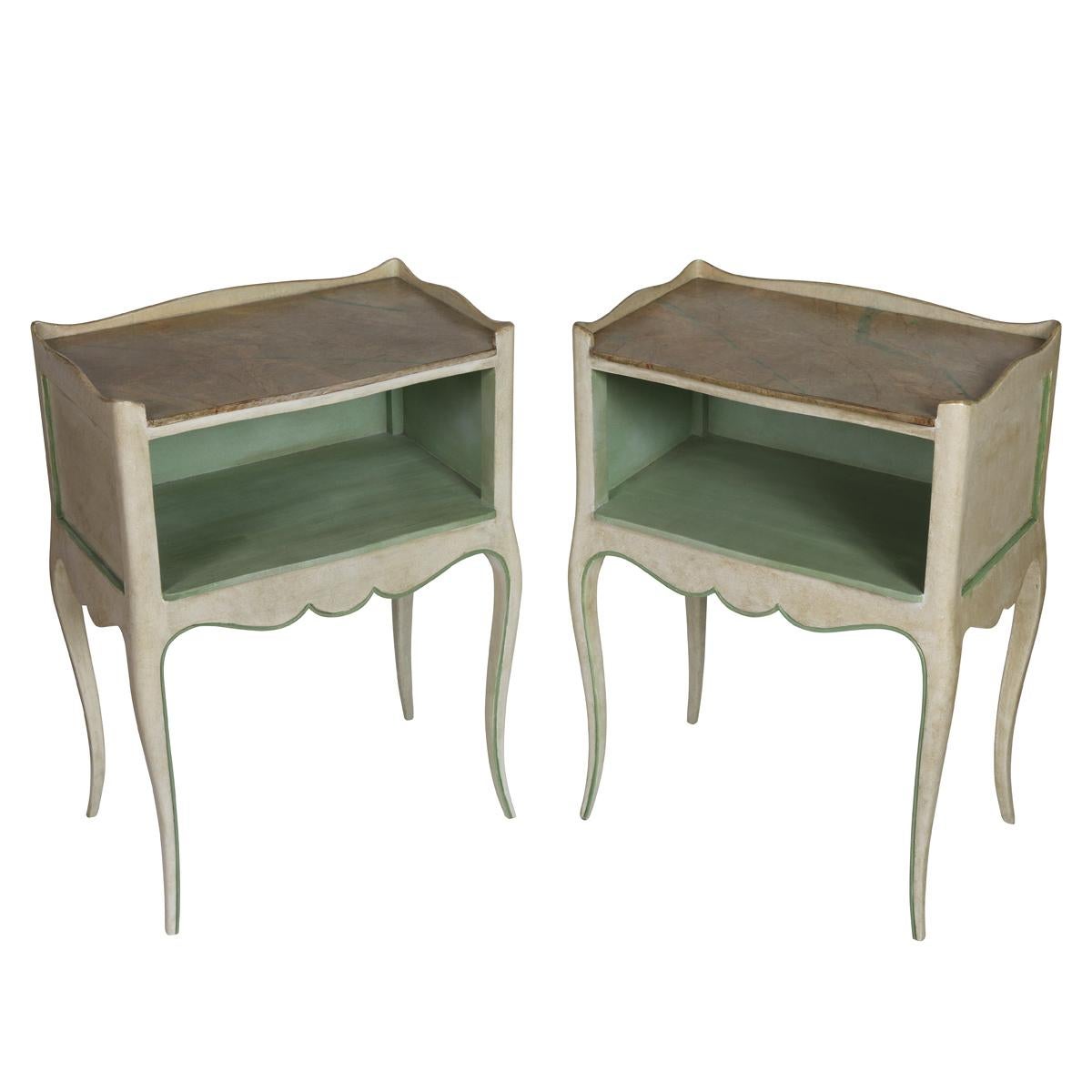 Peint à la main Pair of Painted French Side Tables or Nightstands With Faux Marble Top en vente