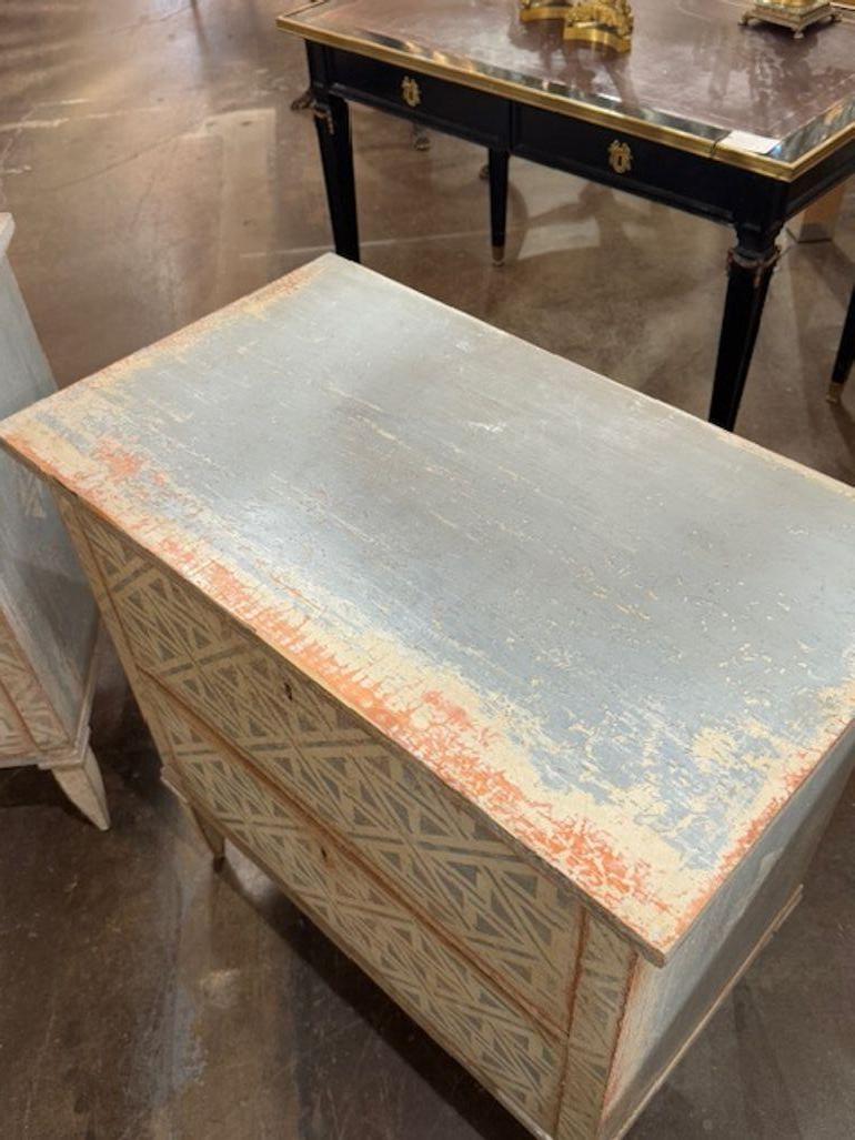 Pareja de mesillas de noche de estilo neoclásico alemán pintadas Pintado a mano en venta
