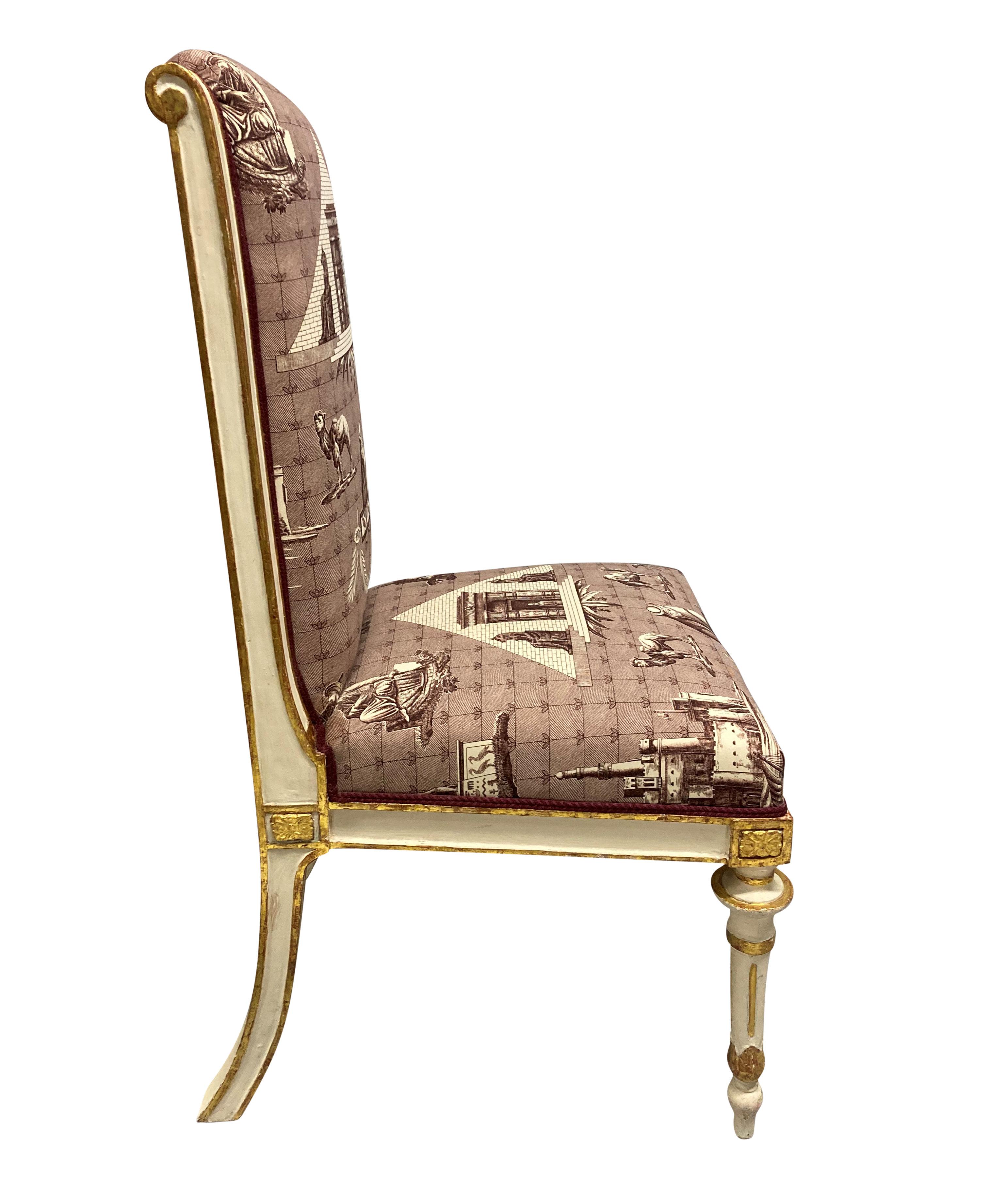 Français Paire de chaises Empire françaises peintes et dorées en vente