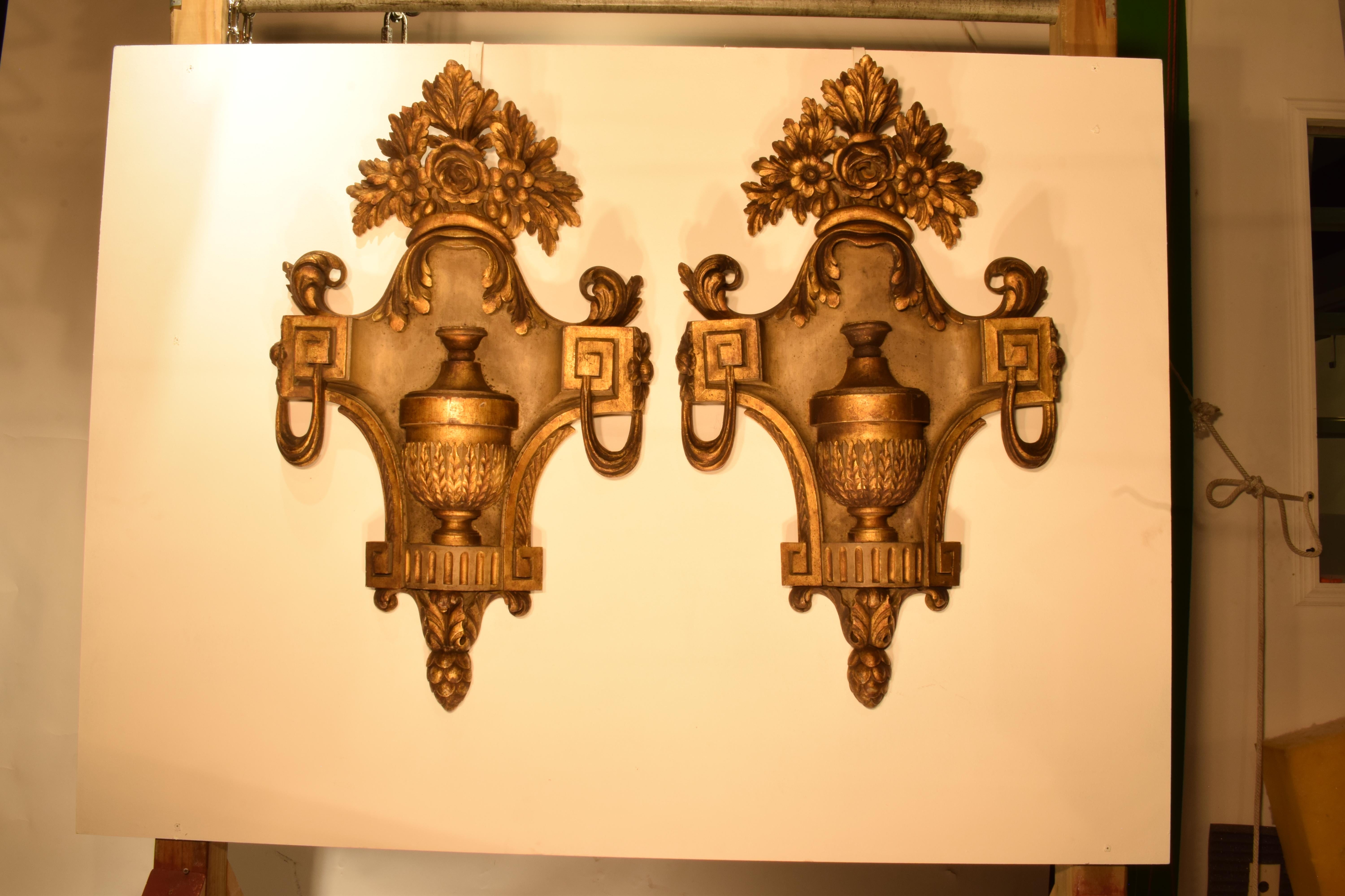 Wood Pair of Painted & Gilt Decorative Plaques For Sale