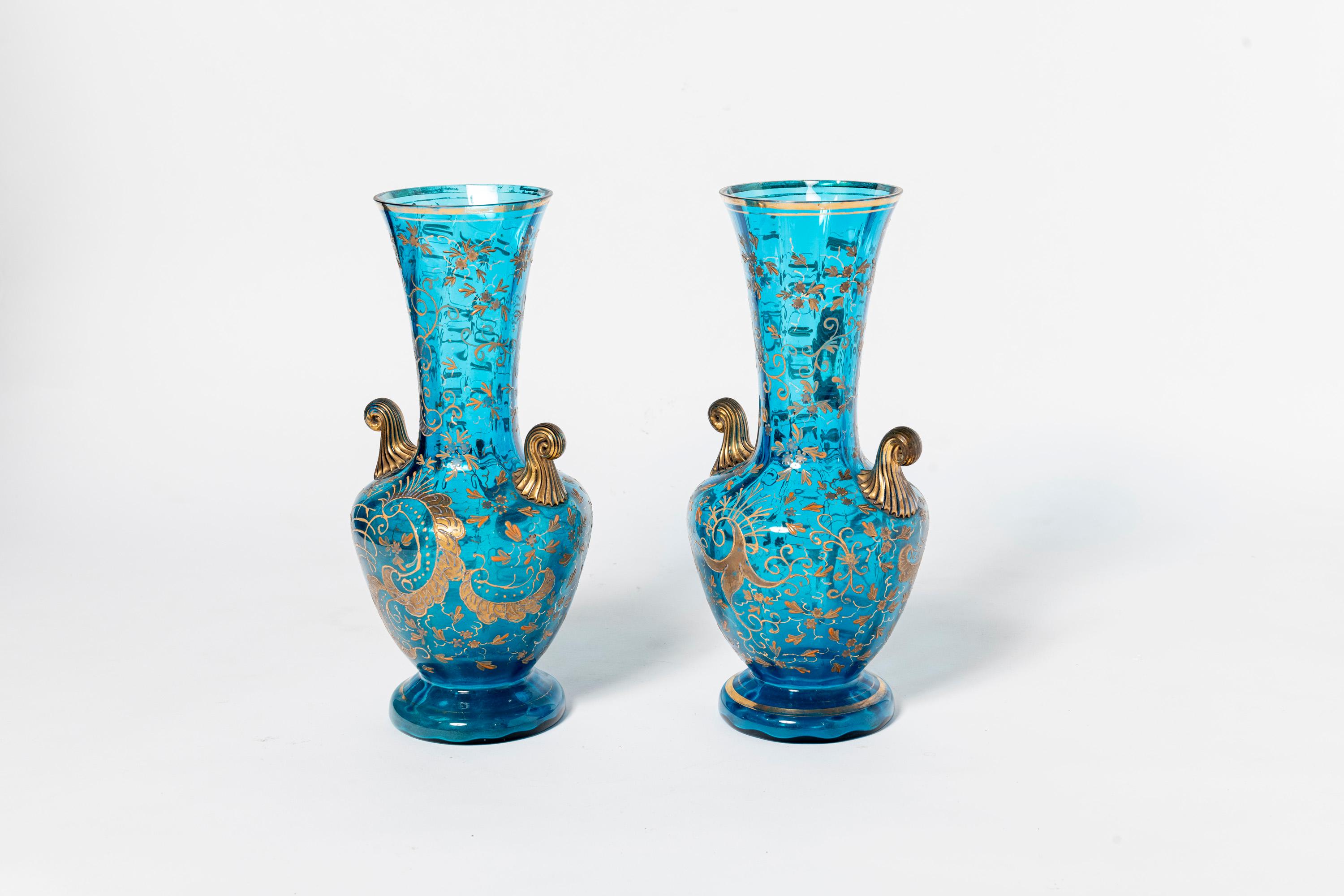 Néoclassique Paire de vases en verre vénitien peint en or. Italie, Début du 20e siècle. en vente