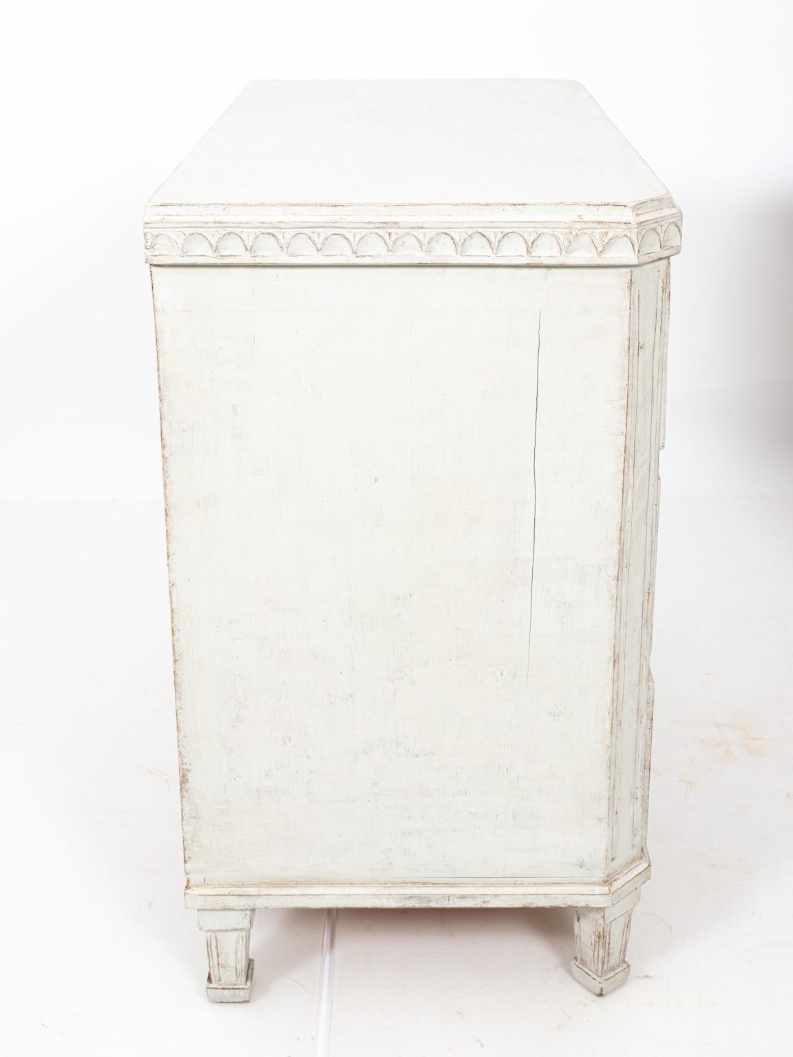 Pair of Painted Gustavian Chest of Drawers For Sale 10