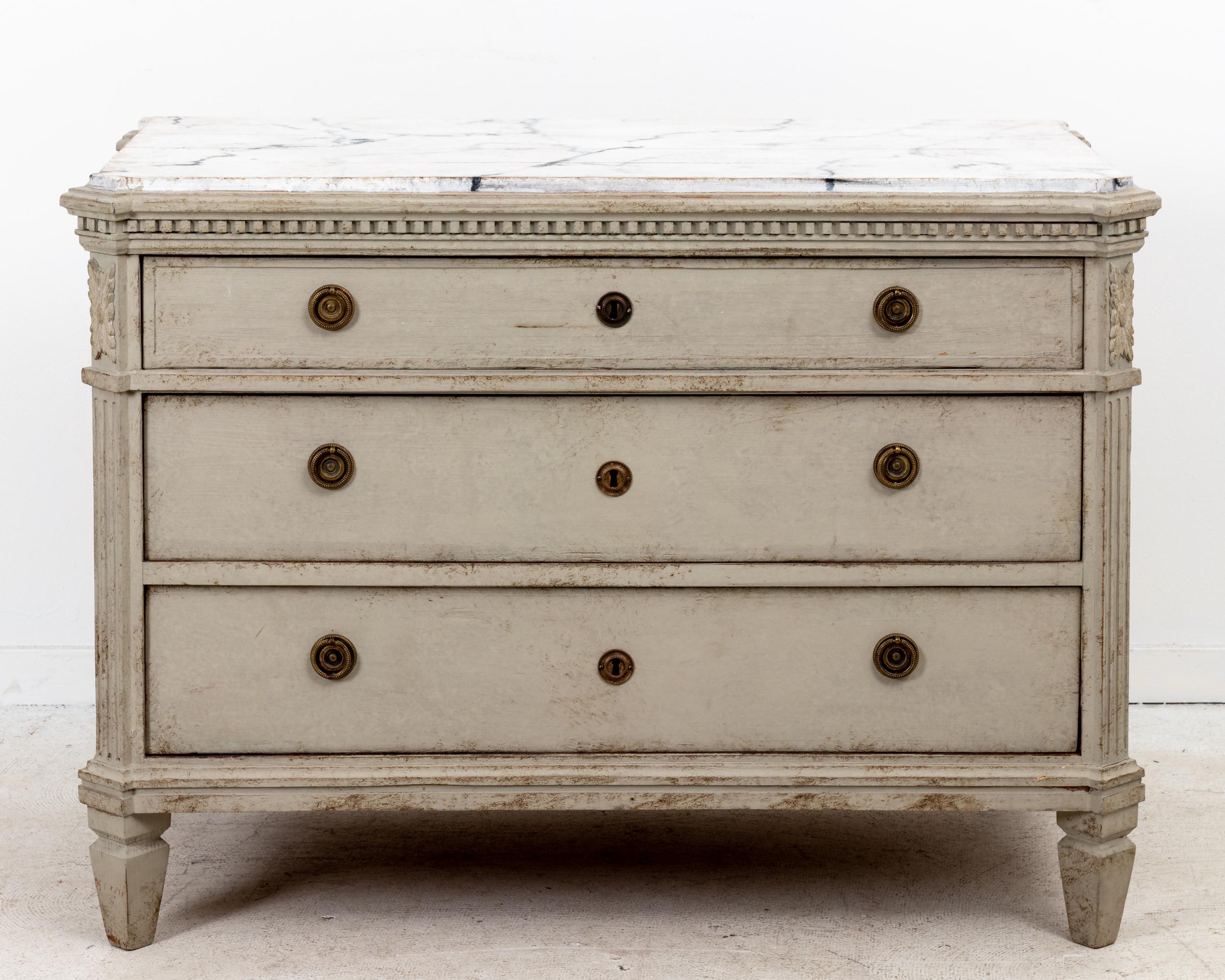 20th Century Pair of Painted Gustavian Chest of Drawers