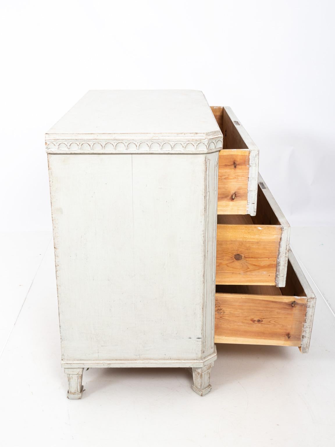 Late 19th Century Pair of Painted Gustavian Chest of Drawers For Sale