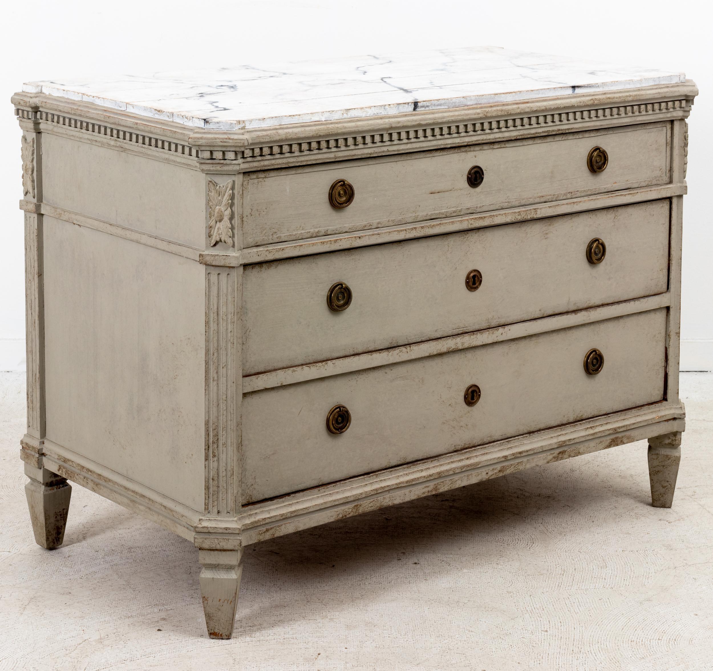 Pair of Painted Gustavian Chest of Drawers 1