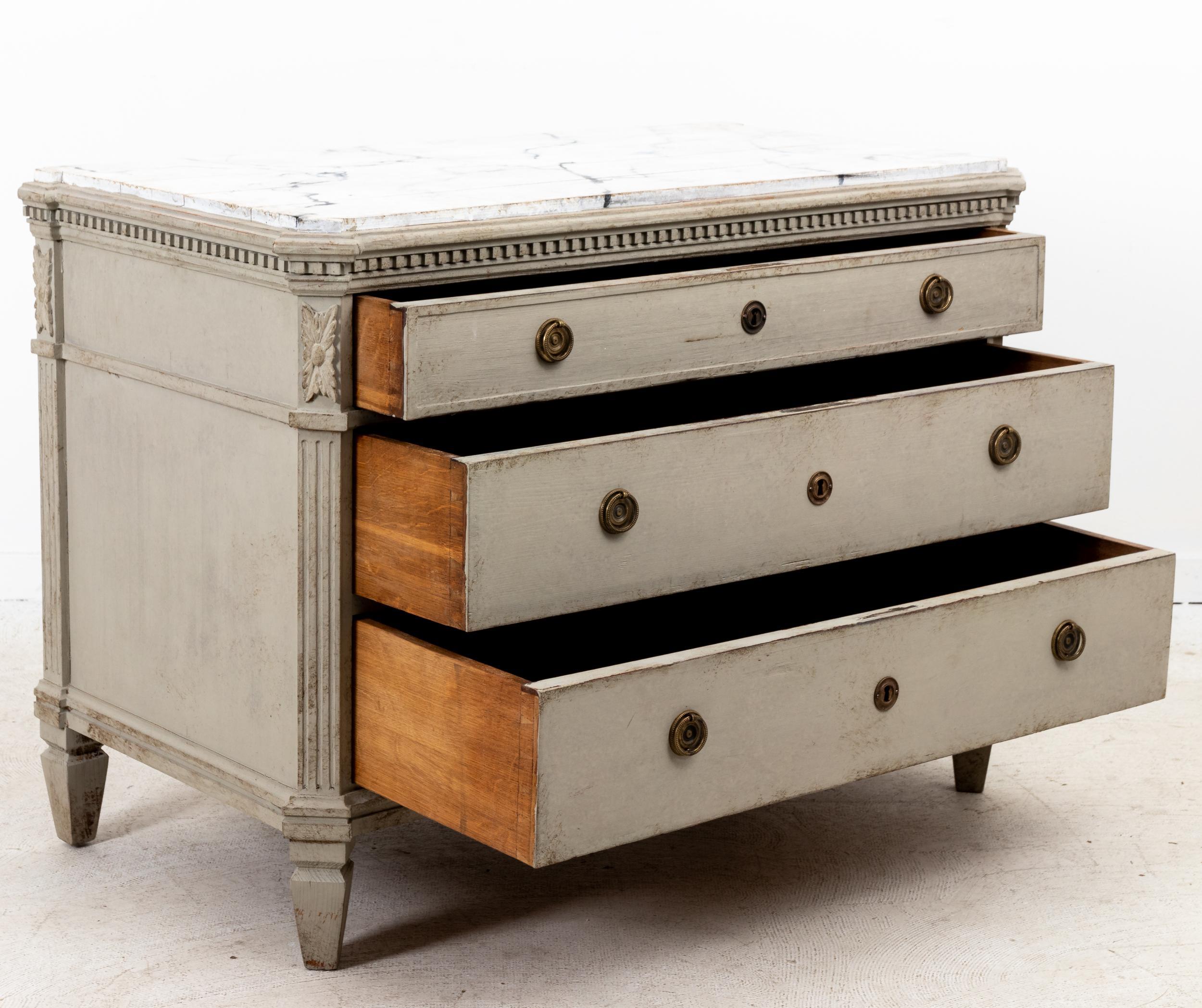 Pair of Painted Gustavian Chest of Drawers 2