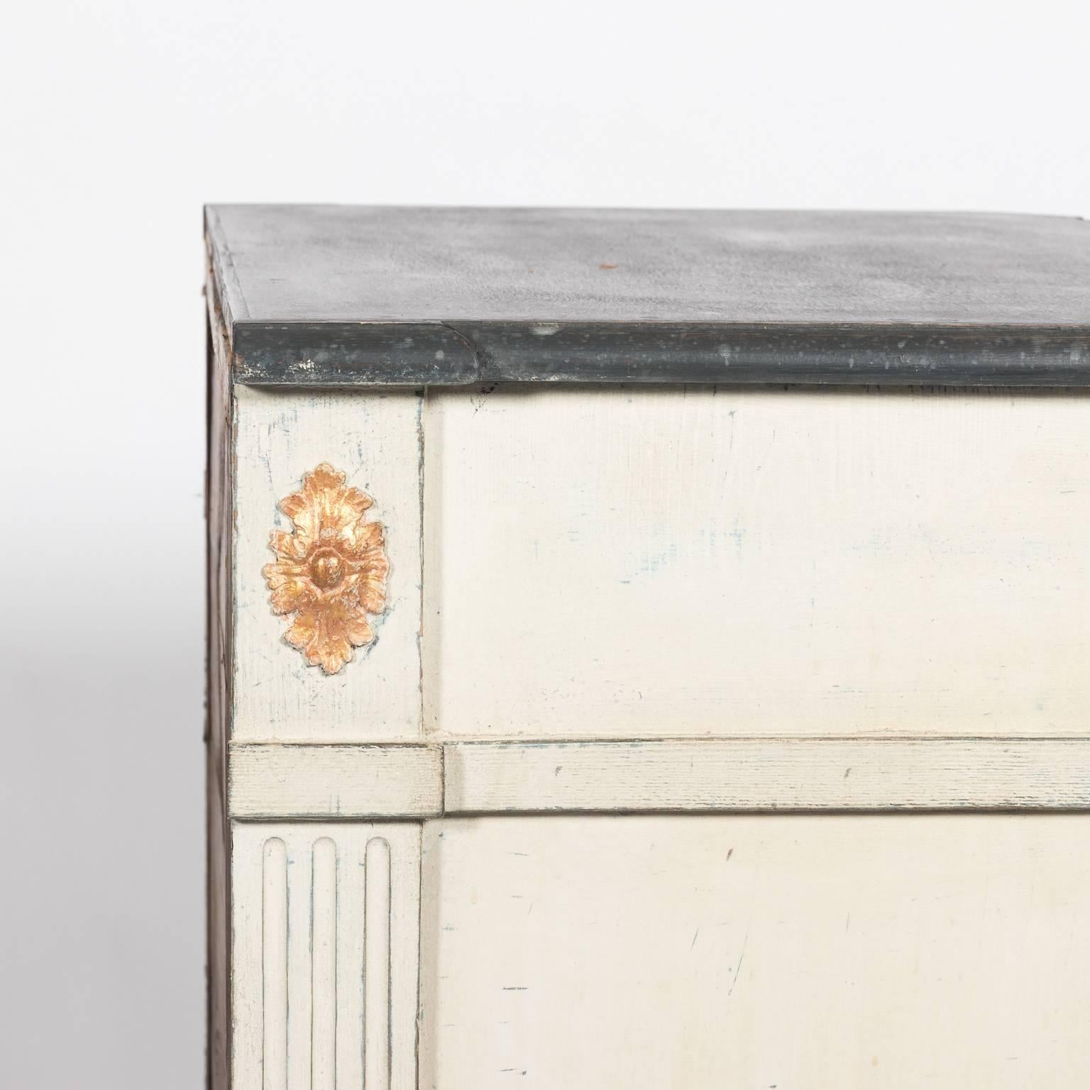 Pair of Painted Gustavian Commodes 9