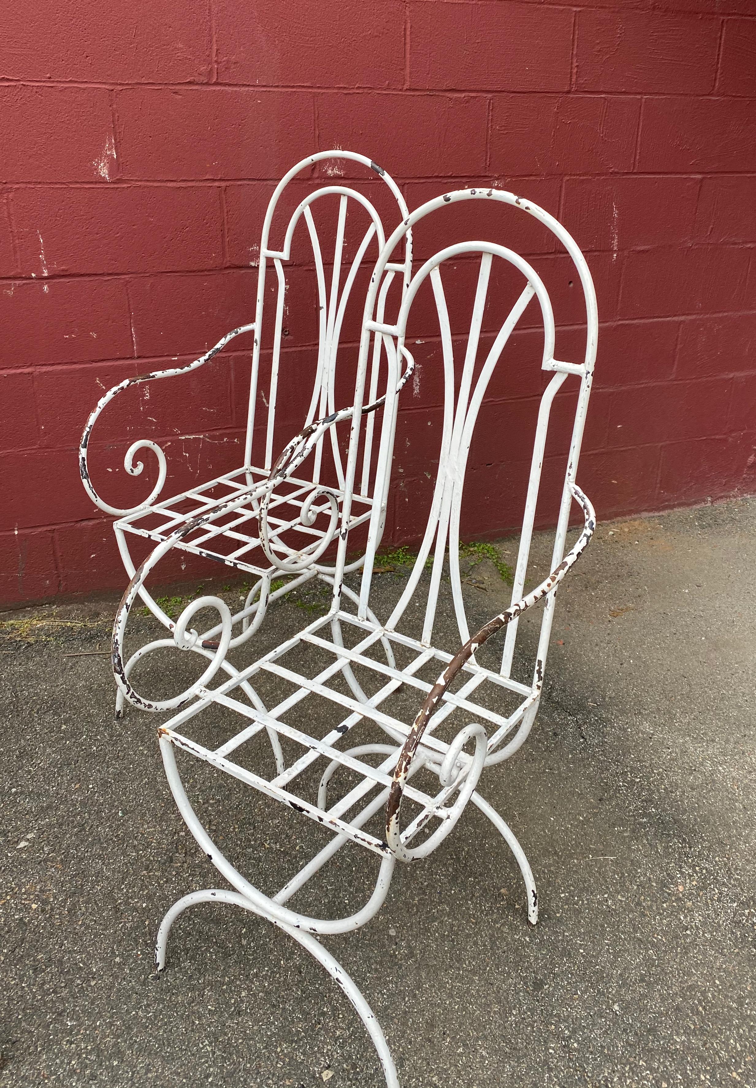 Mid-Century Modern Pair of French Painted Iron Garden Chairs For Sale