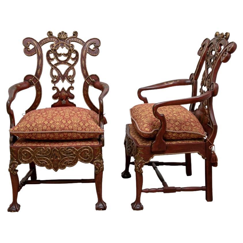 Paire de fauteuils peints de style italien finement travaillés  en vente