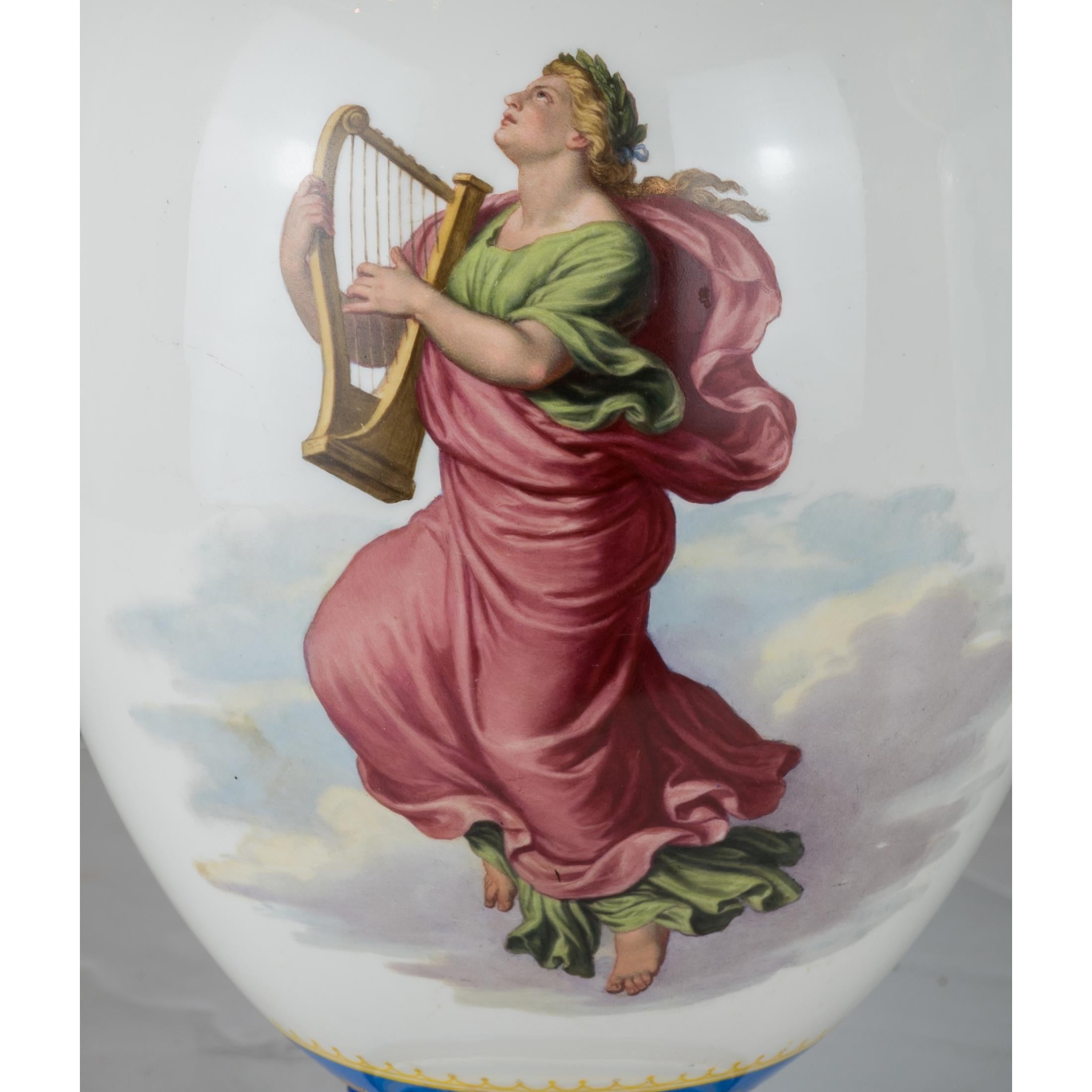 XIX secolo Coppia di vasi dipinti in KPM Porcelain in vendita