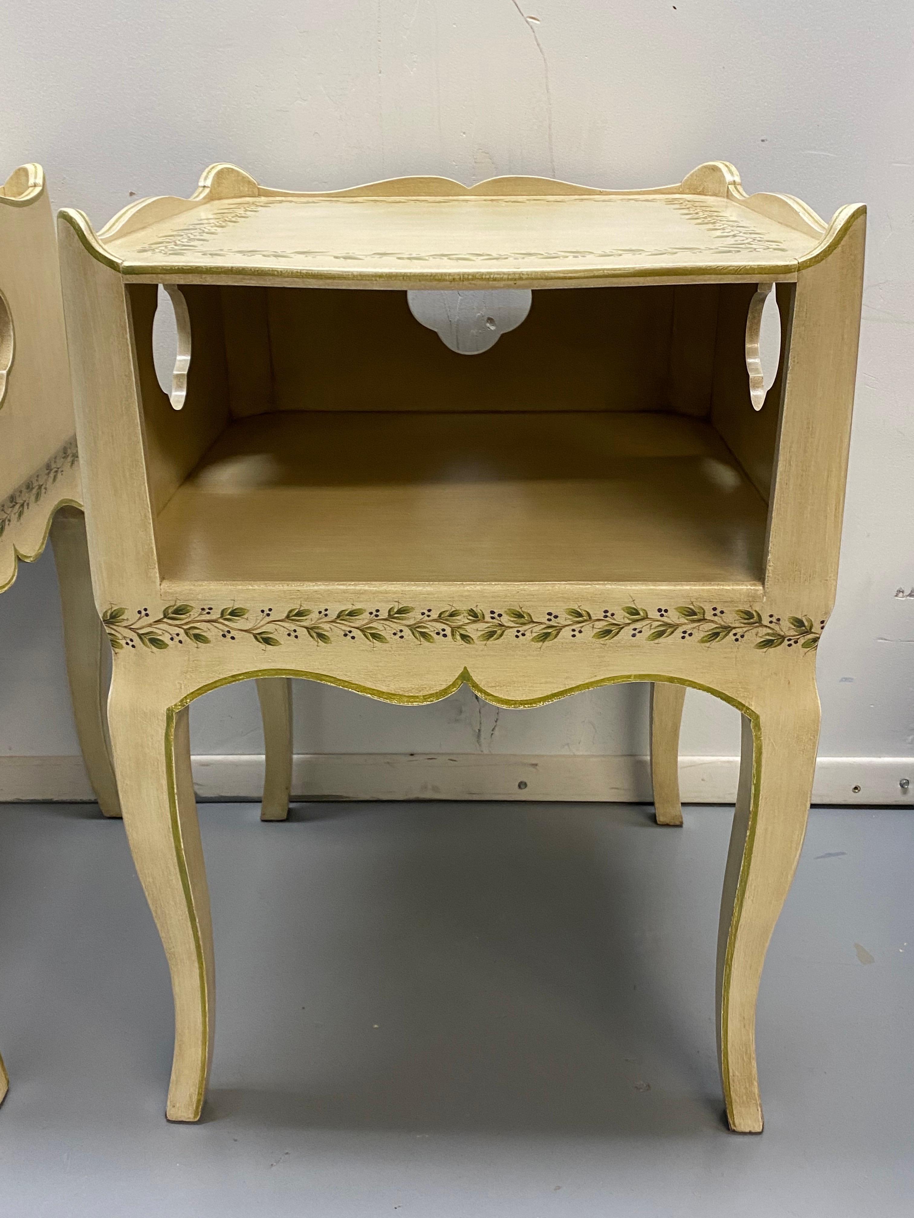 Pair of Painted Louis XV Style Night Stands with Leaf Decoration In Good Condition For Sale In Southampton, NY