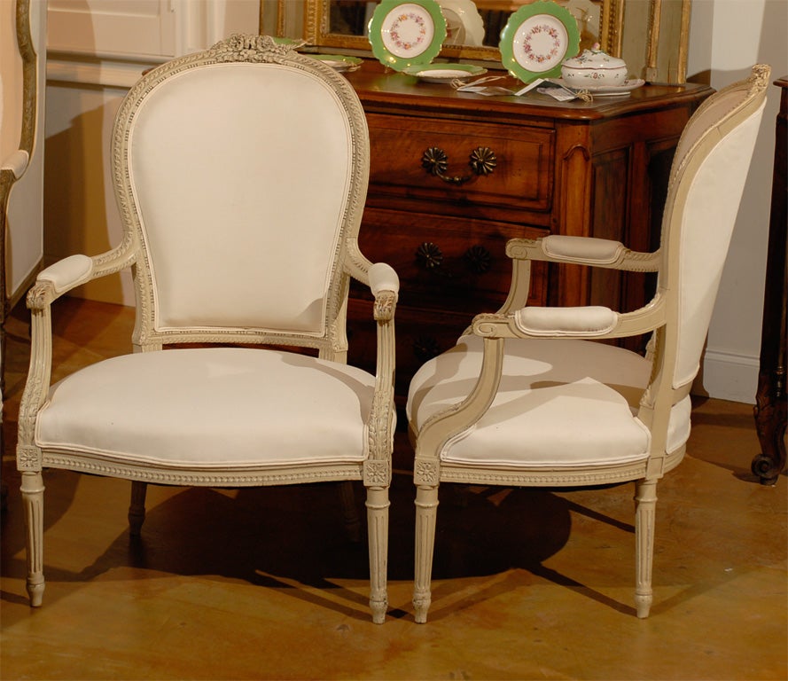 Pair of French Louis XVI Style 19th Century Painted Armchairs with Carved Decor 2