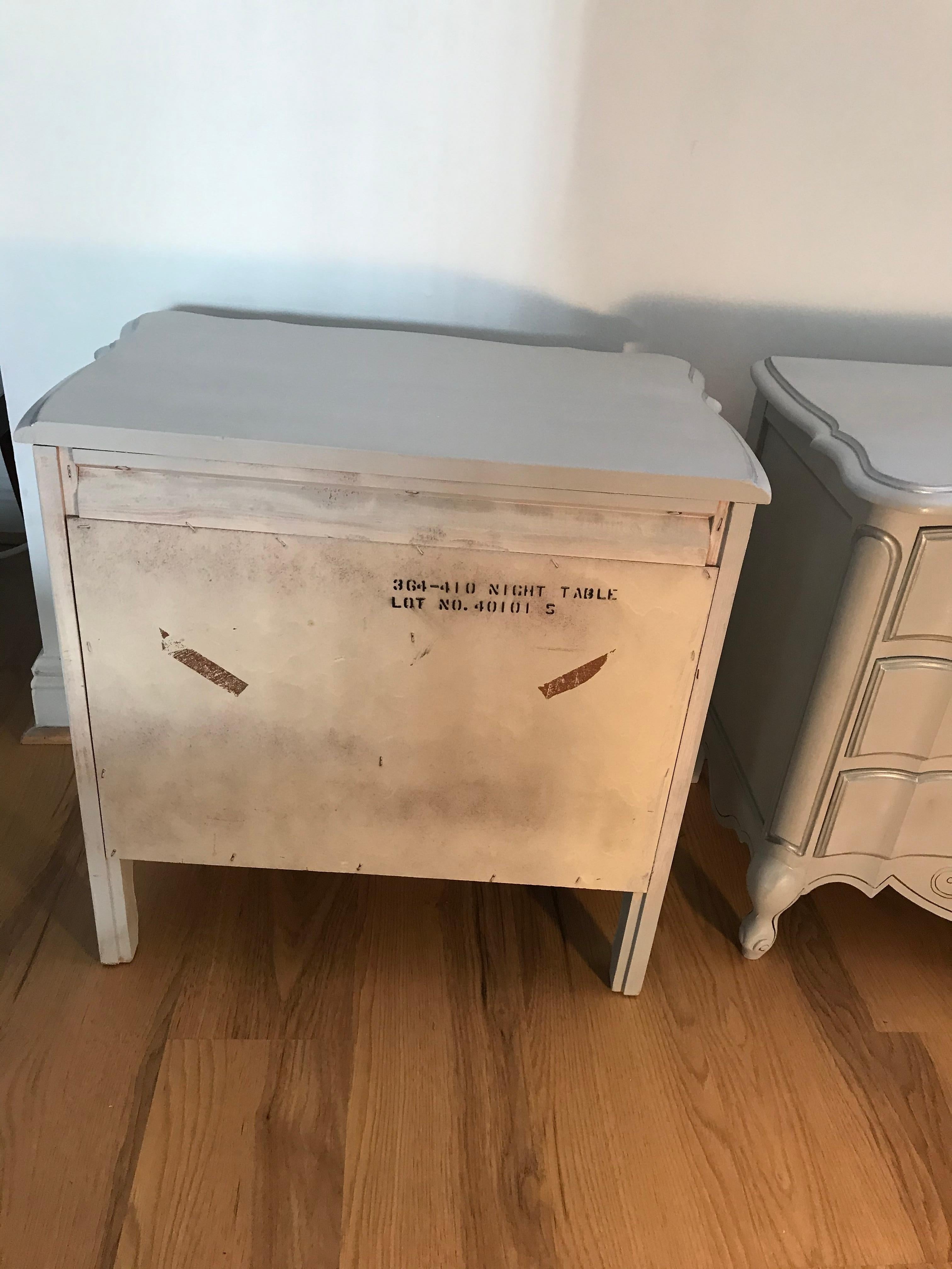 Pair of Vintage Nightstands Painted Gray  In Good Condition For Sale In Boca Raton, FL