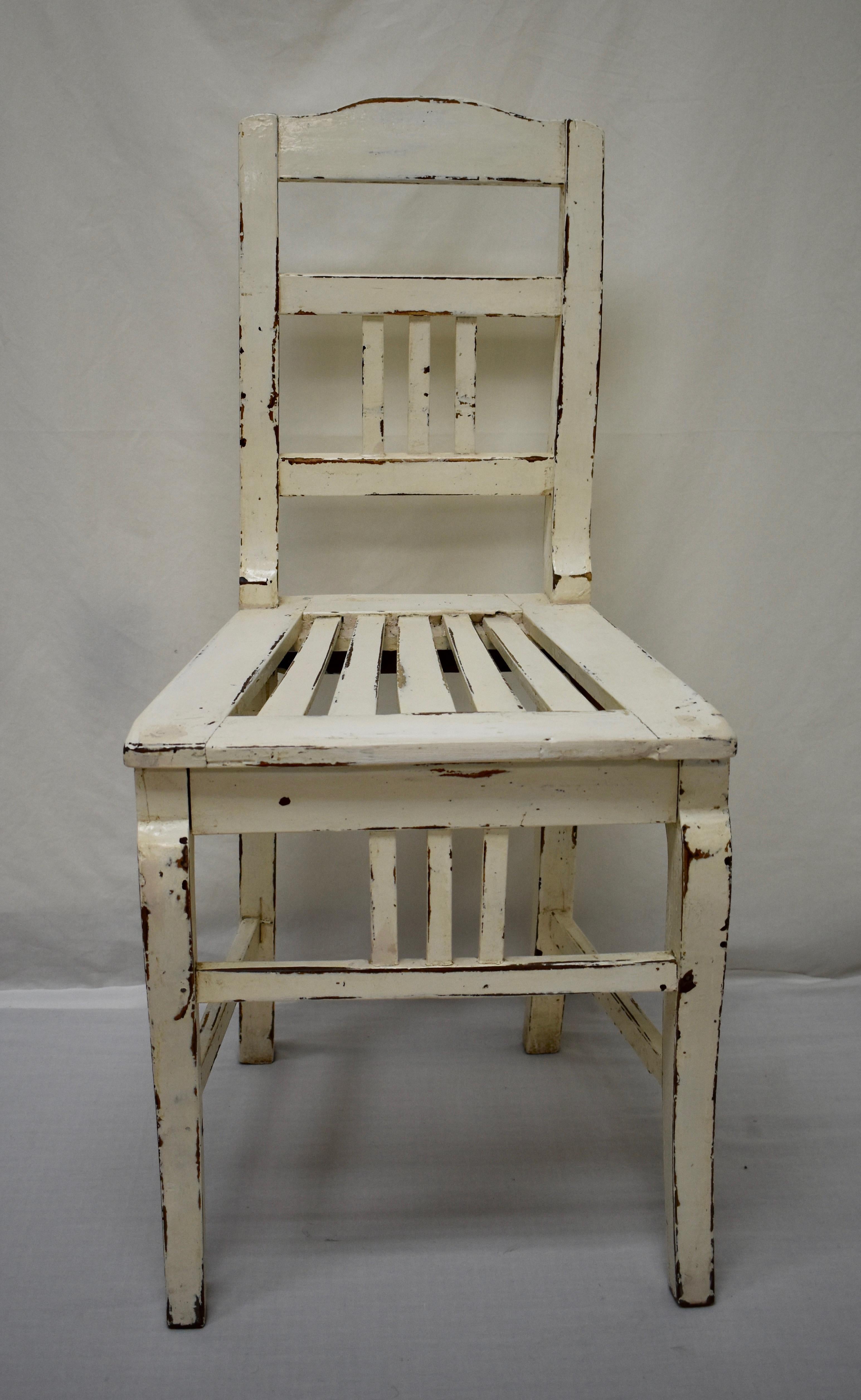Pair of Painted Oak Country Side Chairs In Good Condition In Baltimore, MD