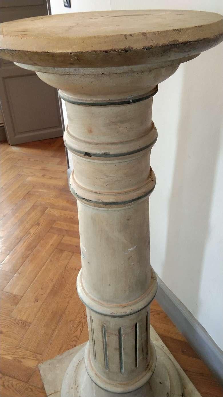 Hand-Carved Pair of Painted Pine Columns Pedestals from France, circa 1820 For Sale