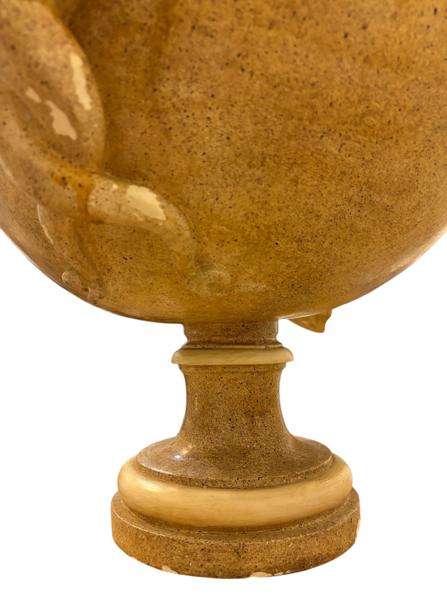 Pair of painted plaster vases with porphyry decoration in the antique style. en vente 5