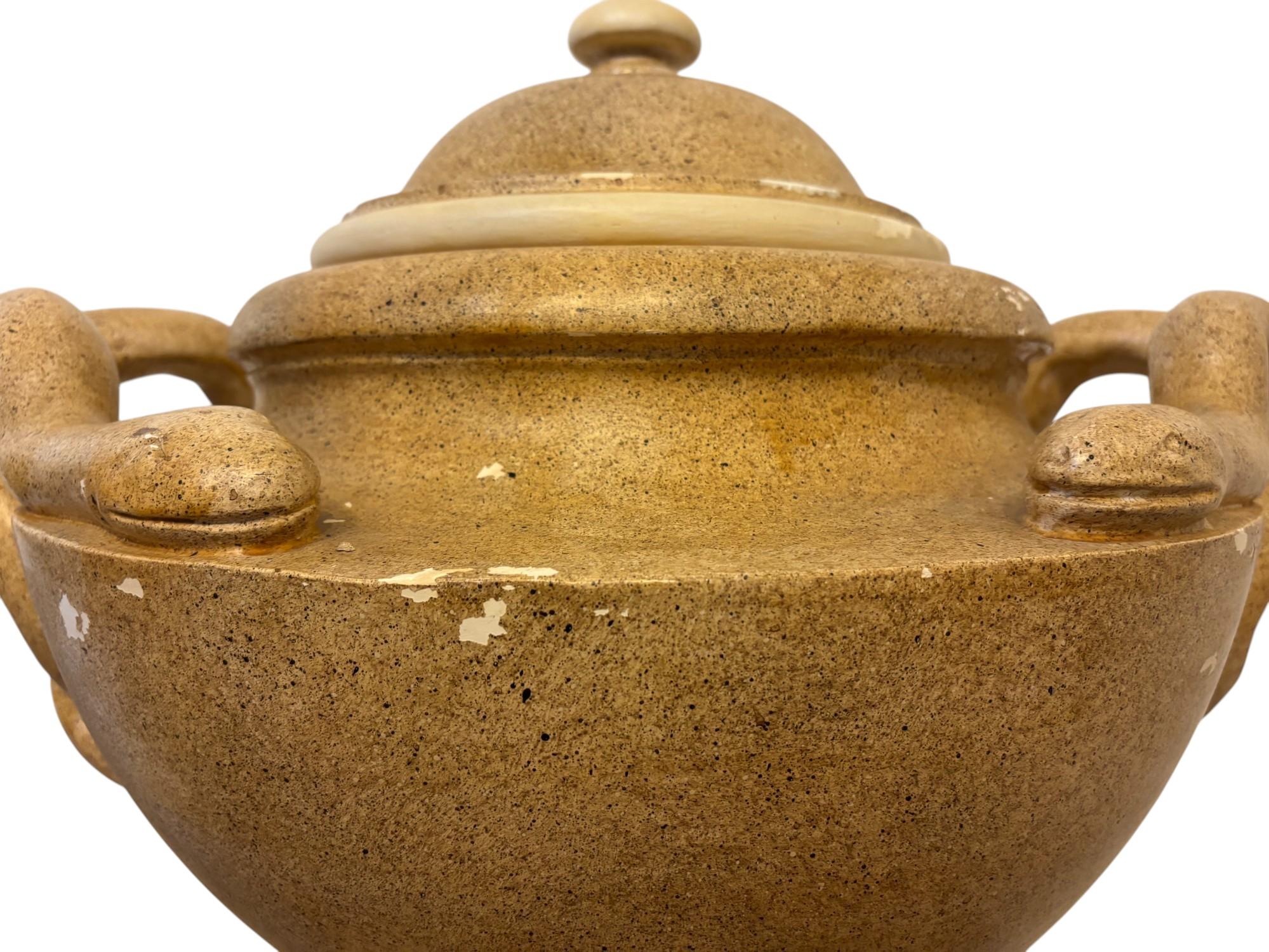 Peint Pair of painted plaster vases with porphyry decoration in the antique style. en vente