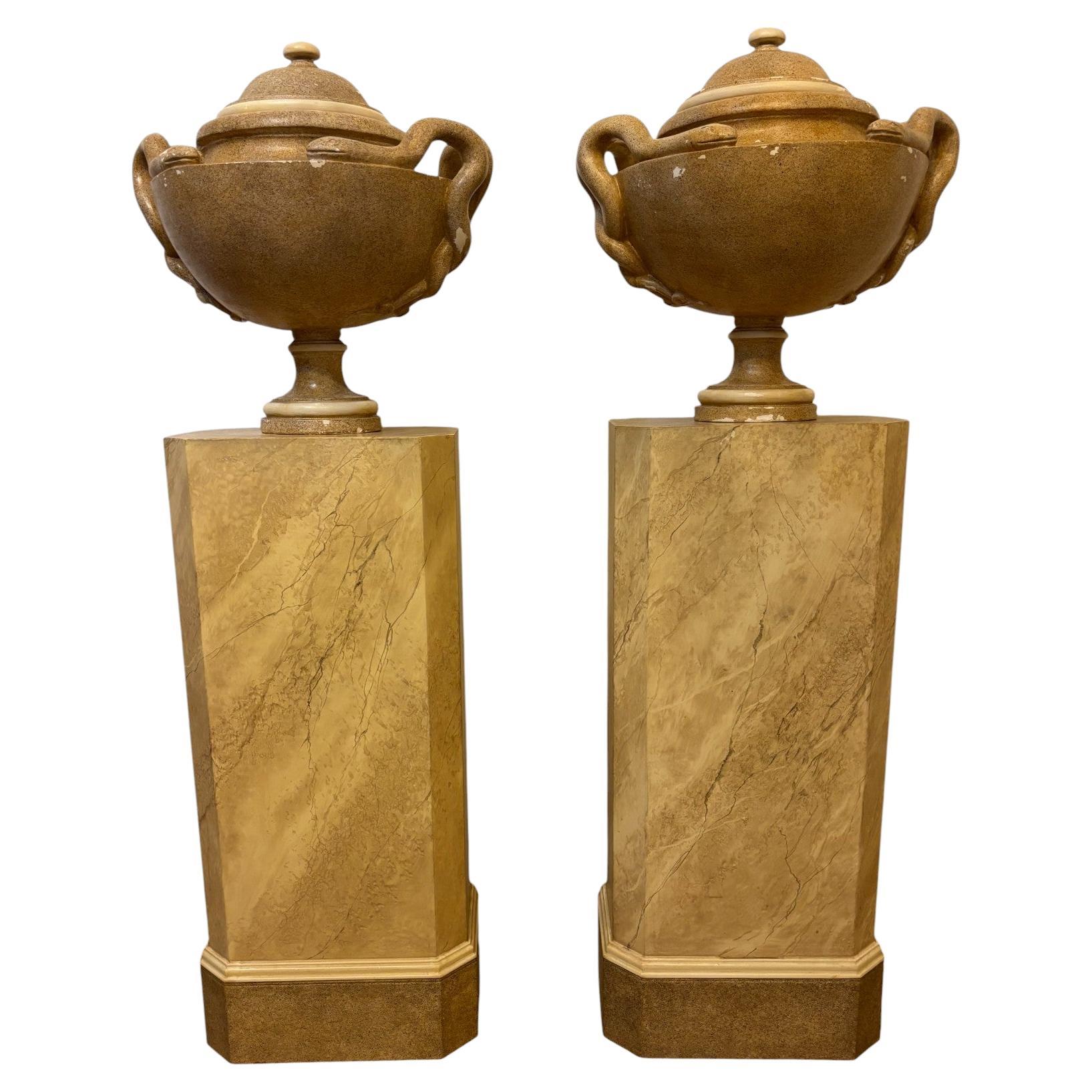 Pair of painted plaster vases with porphyry decoration in the antique style. en vente