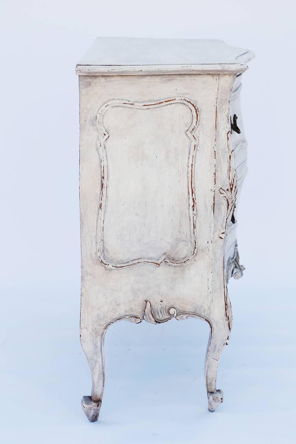 Wood Pair of Painted Rococo-Style Nightstand Commodes