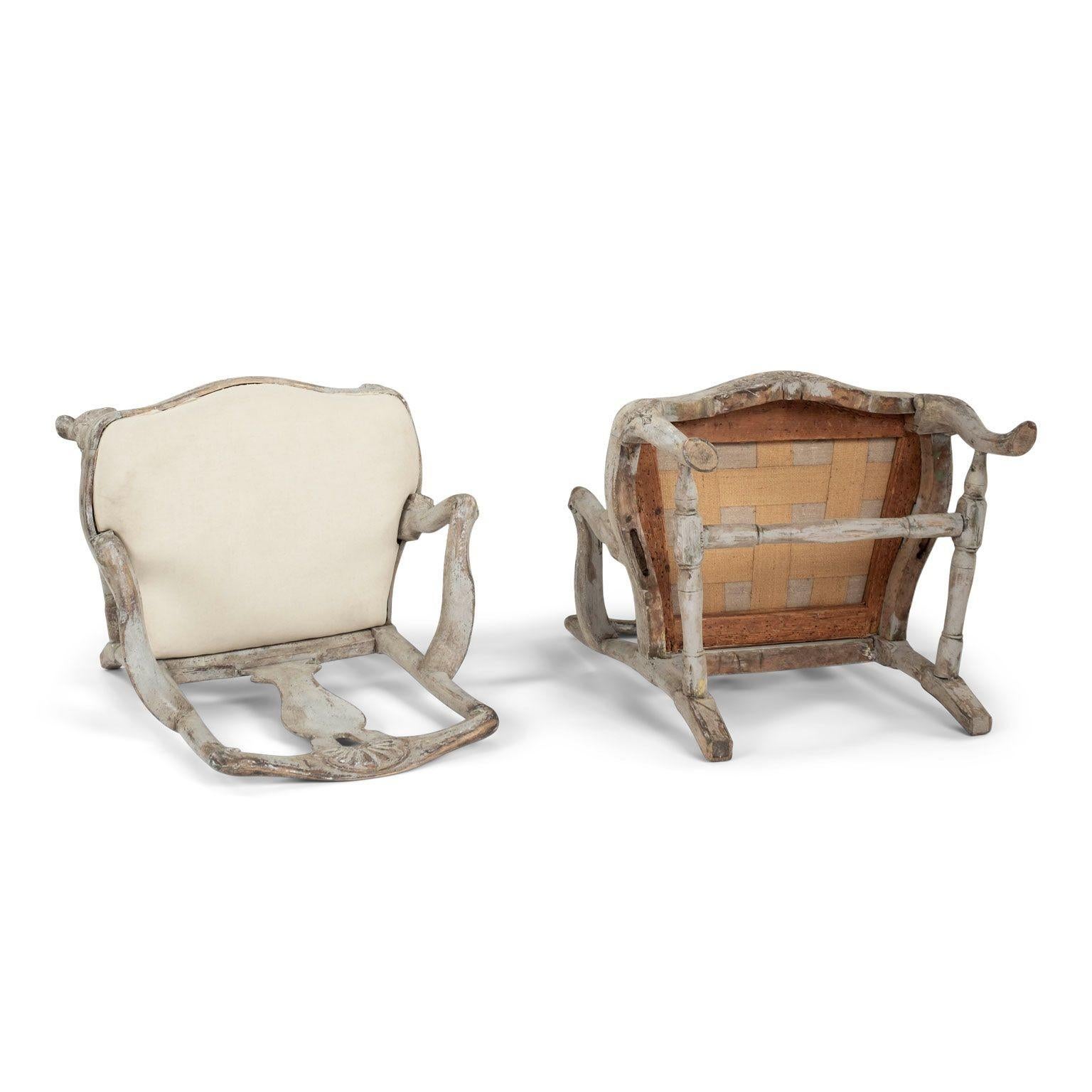 Paire de fauteuils suédois peints rococo en vente 5