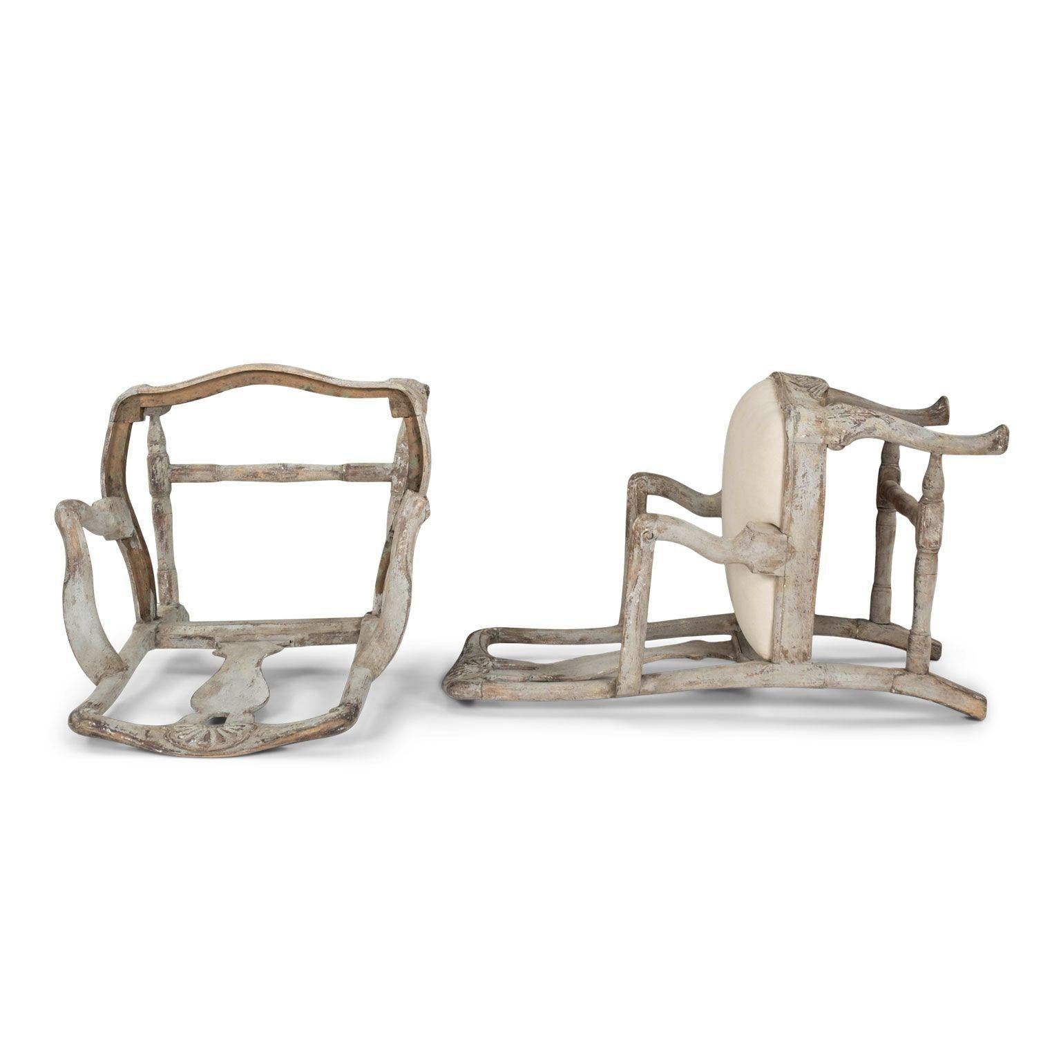 Paire de fauteuils suédois peints rococo en vente 7