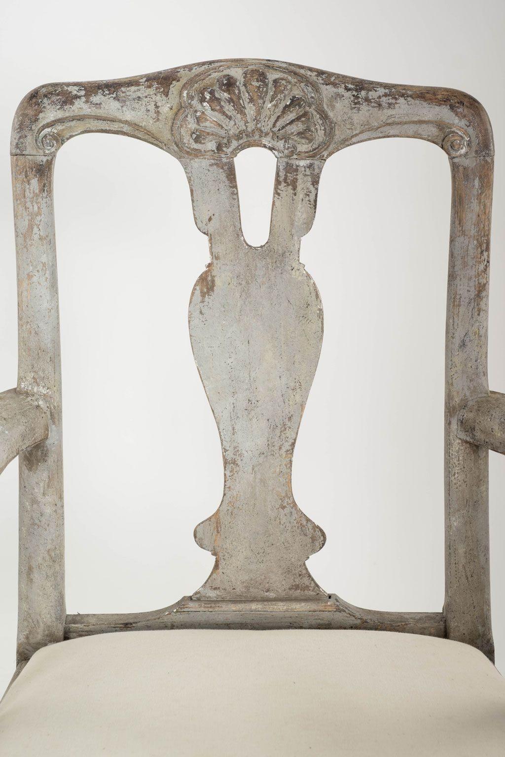 XVIIIe siècle Paire de fauteuils suédois peints rococo en vente
