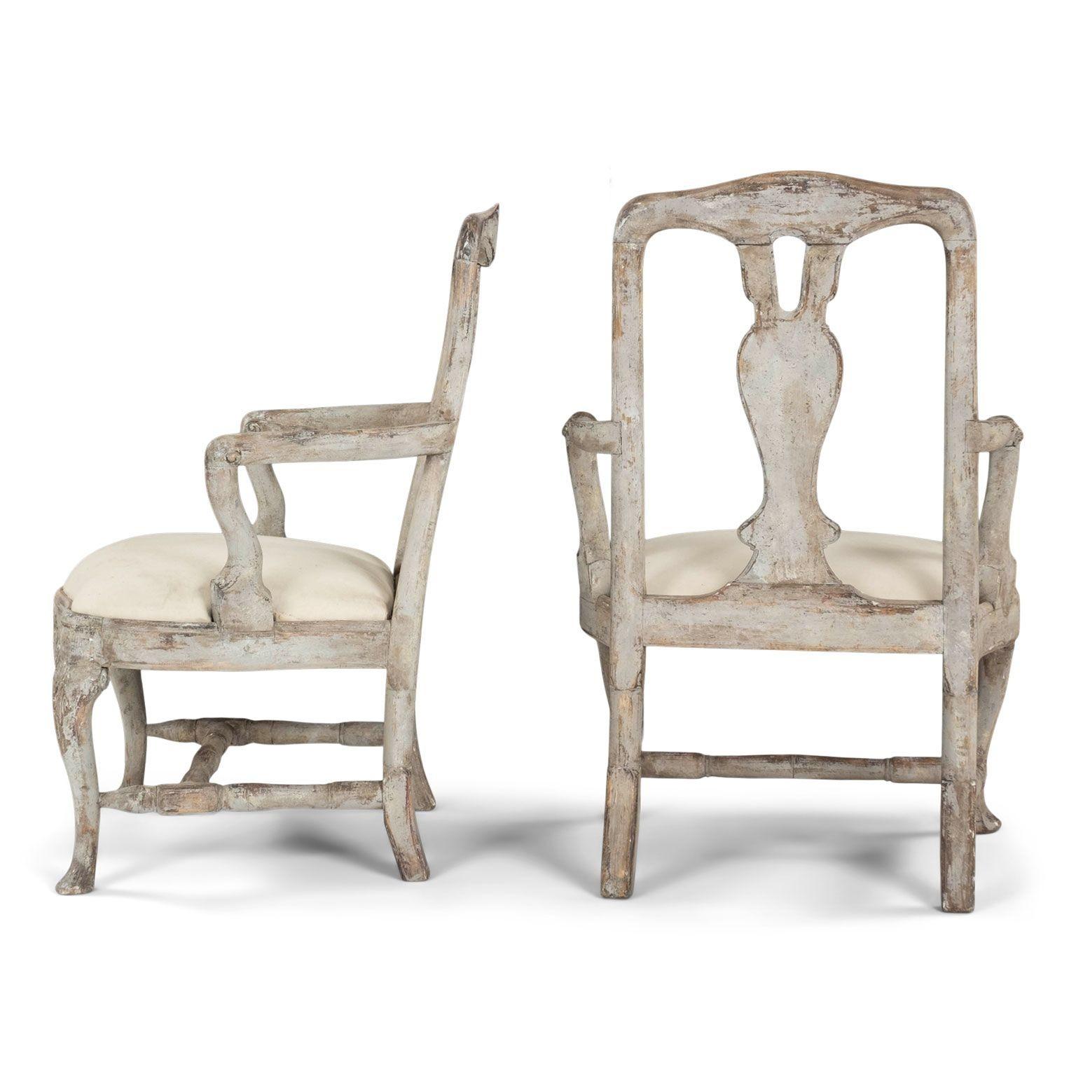 Paire de fauteuils suédois peints rococo en vente 2
