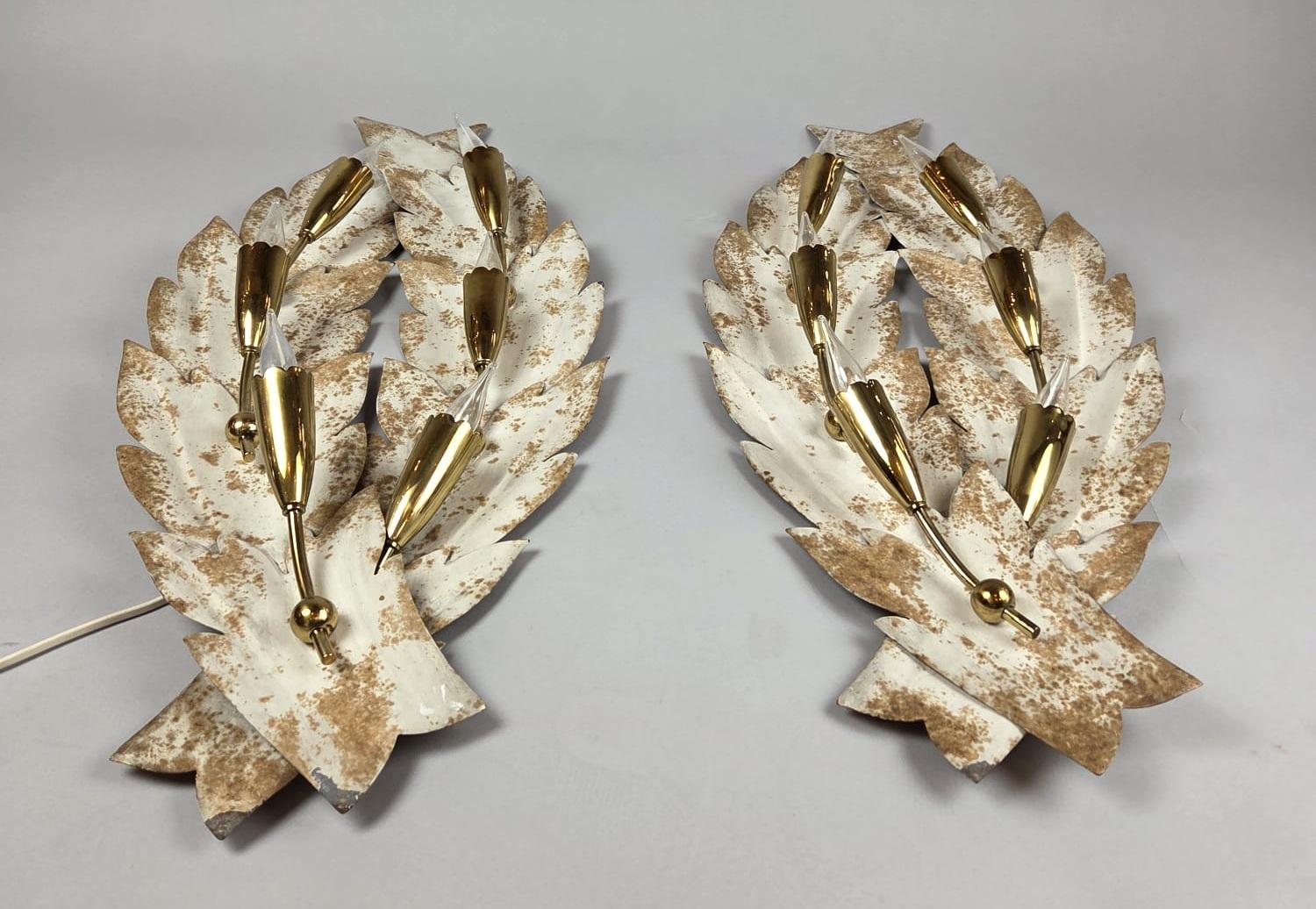 Pareja De Apliques De Chapa Pintada Y Latón, Siglo XX

