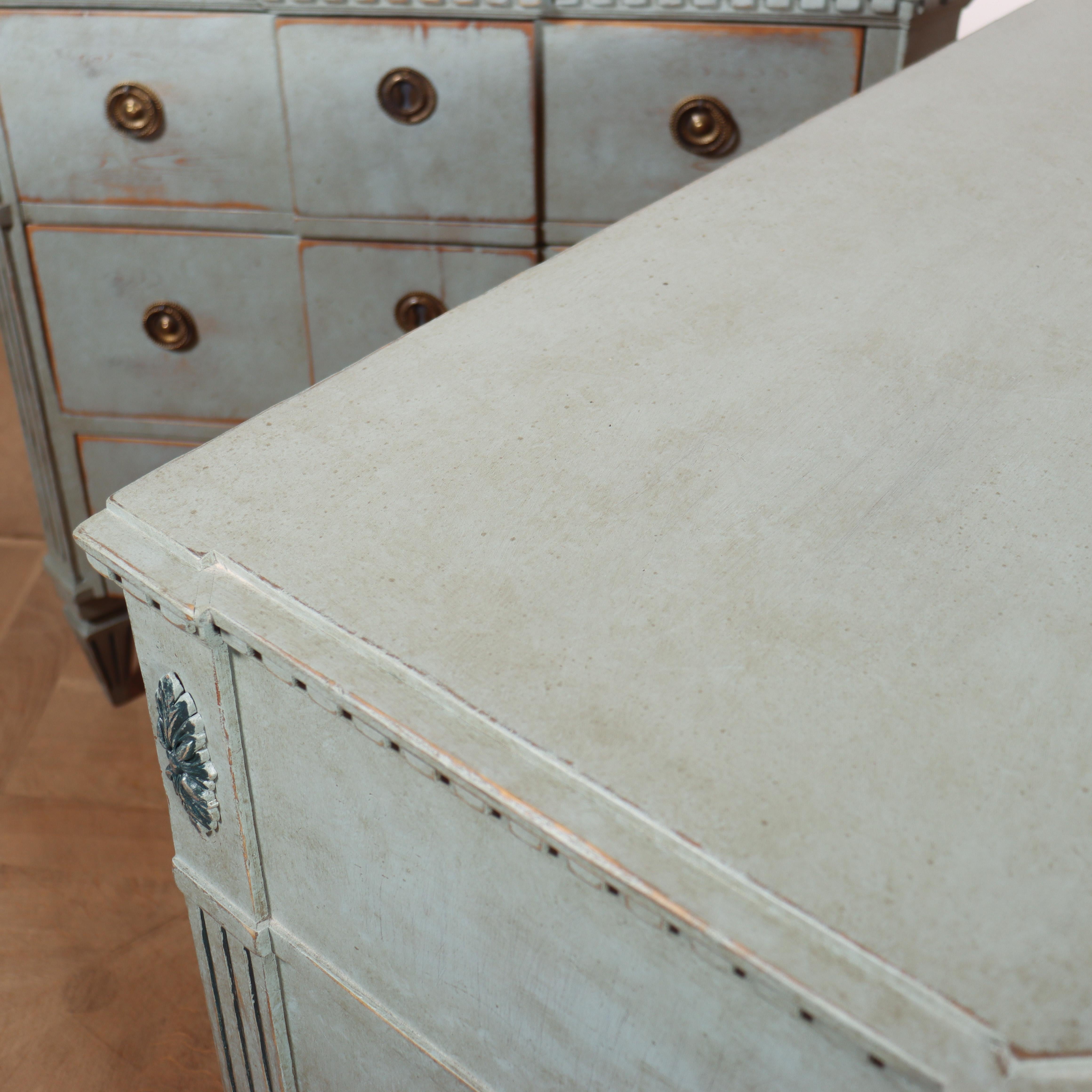 Pair of Painted Swedish Breakfront Commodes For Sale 5