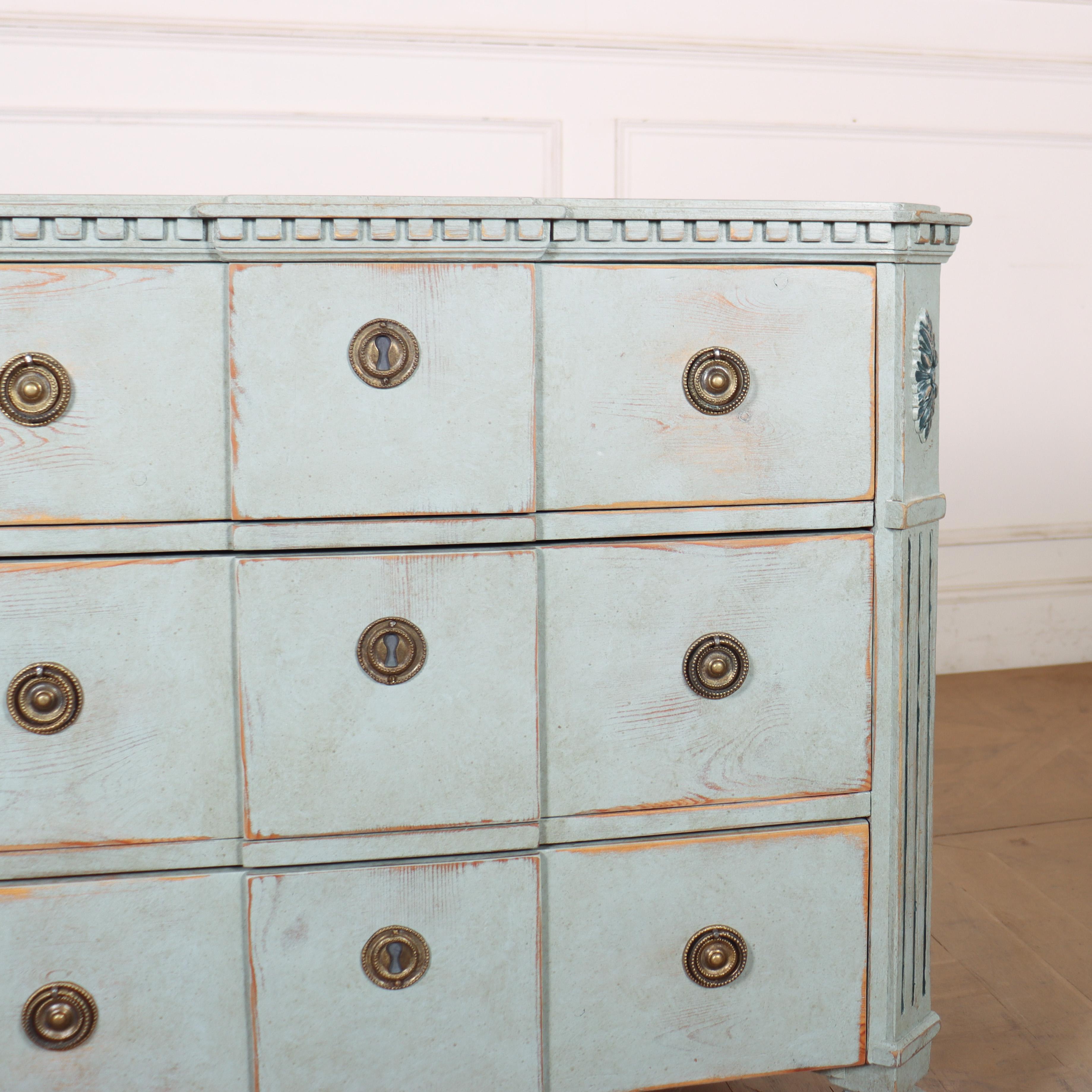 19th Century Pair of Painted Swedish Breakfront Commodes For Sale