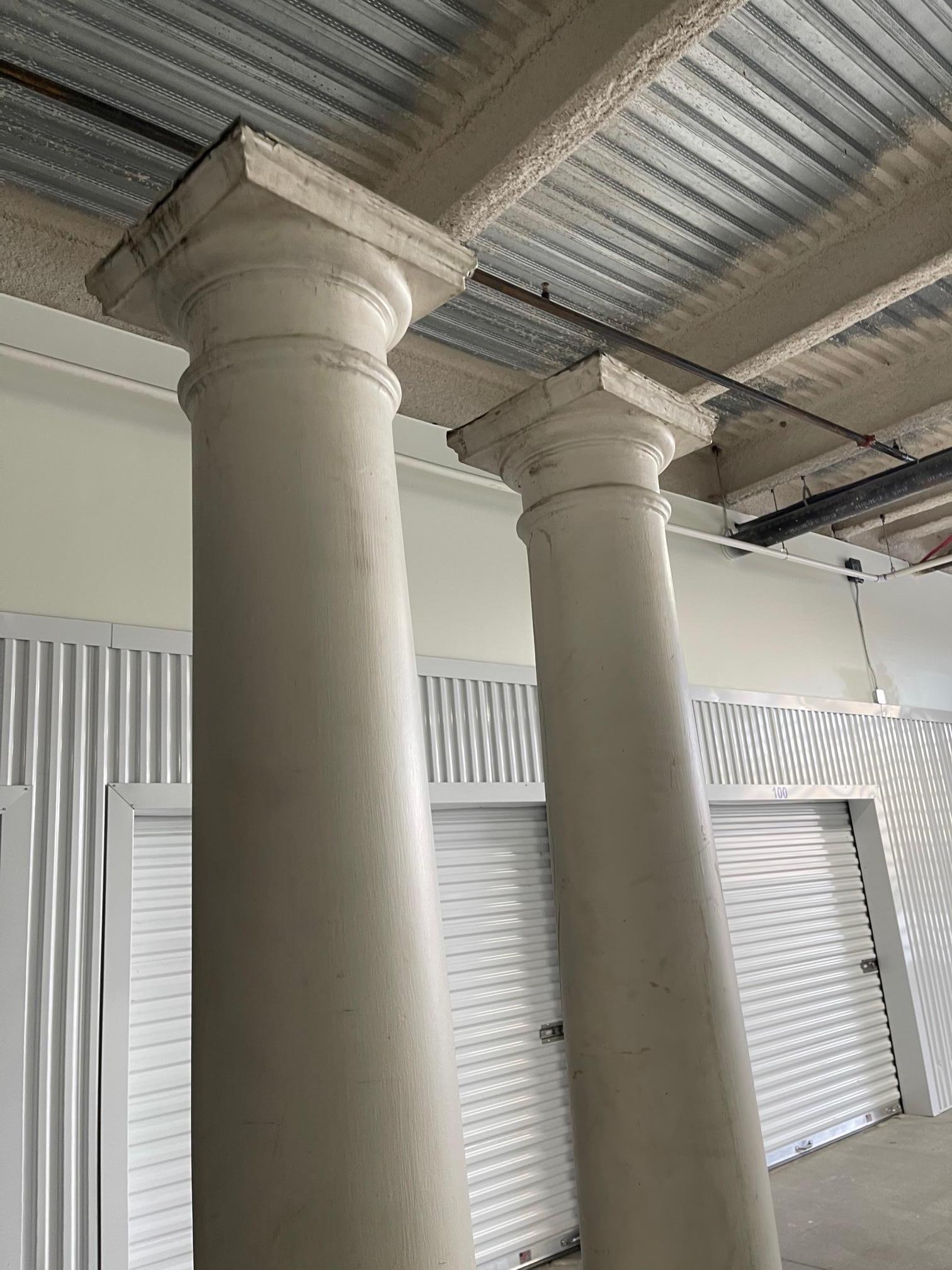 Pair of Painted Wood Full-Length Columns with Capitals and Bases, 19th Century For Sale 4