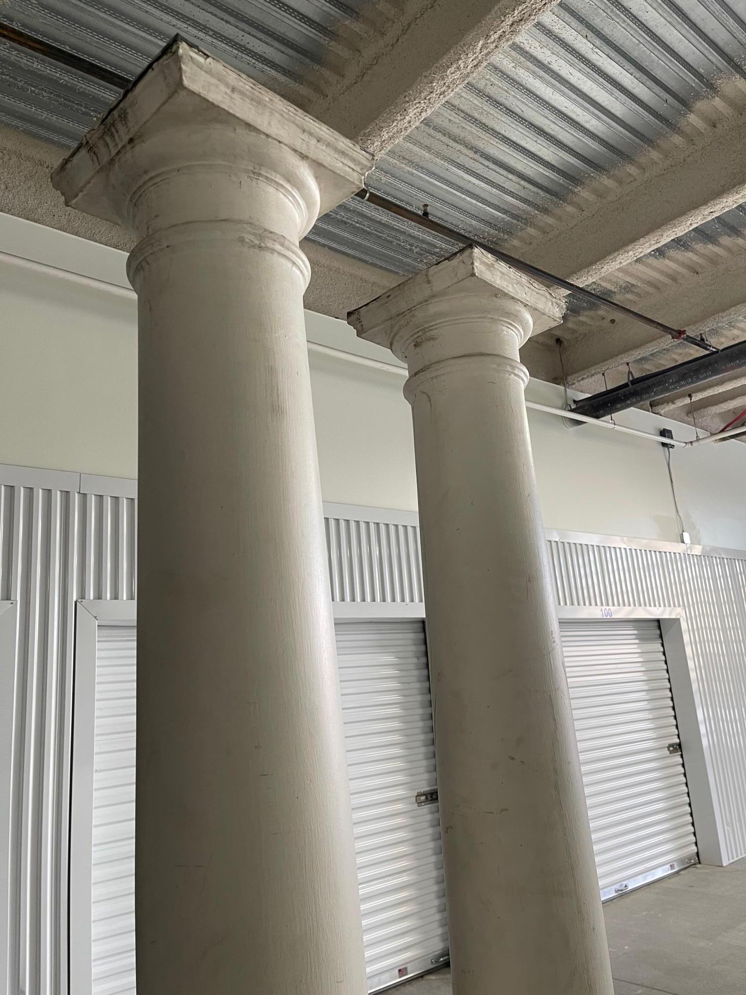Pair of Painted Wood Full-Length Columns with Capitals and Bases, 19th Century For Sale 5