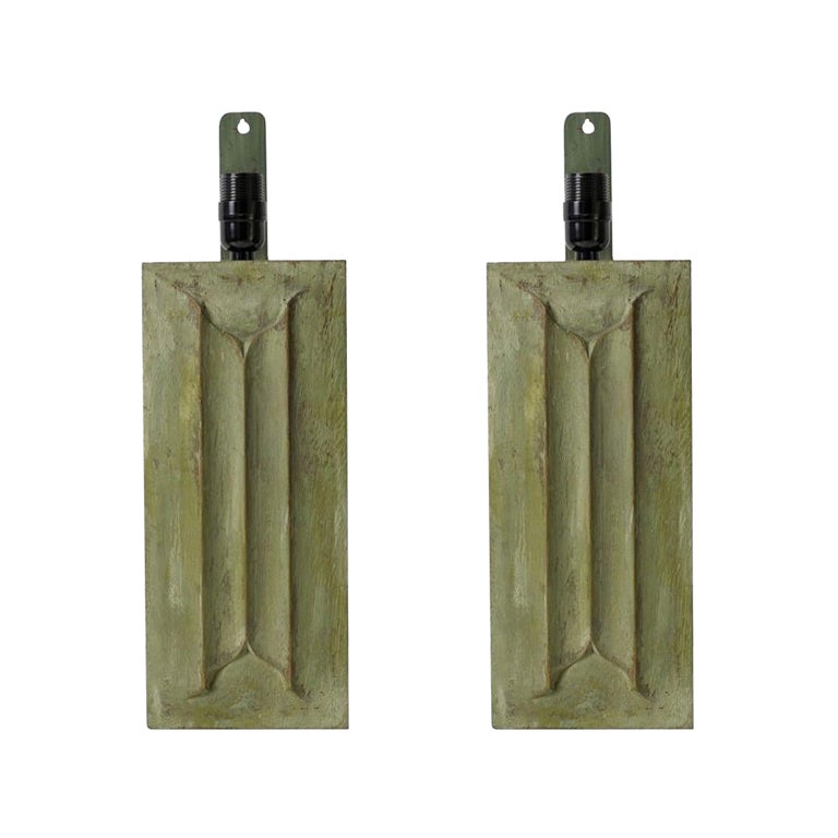 Paire d'appliques murales en bois peint