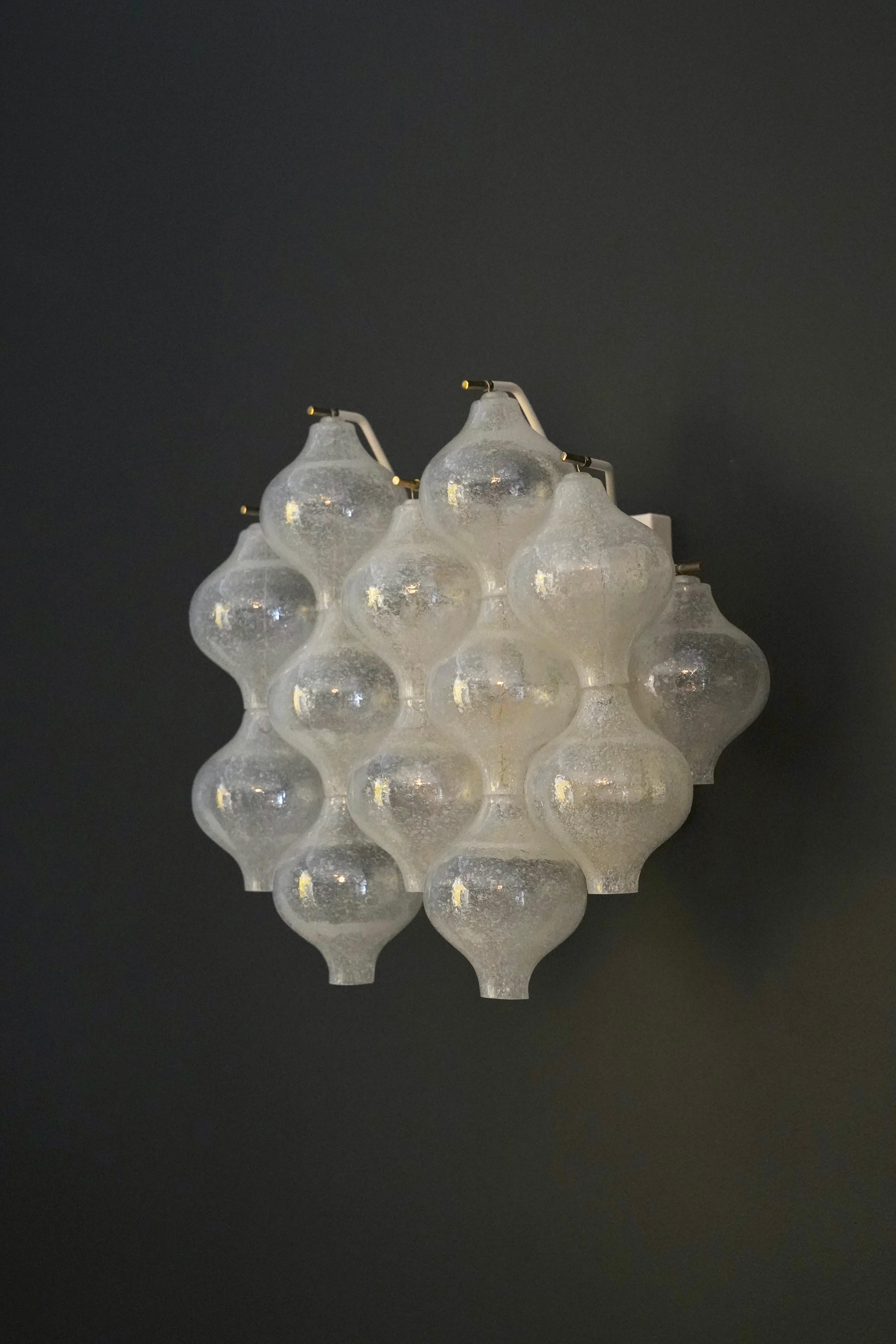 Paire d'appliques en verre bullé Kalmar, Vienne Autriche, 1970 Bon état - En vente à Bronx, NY
