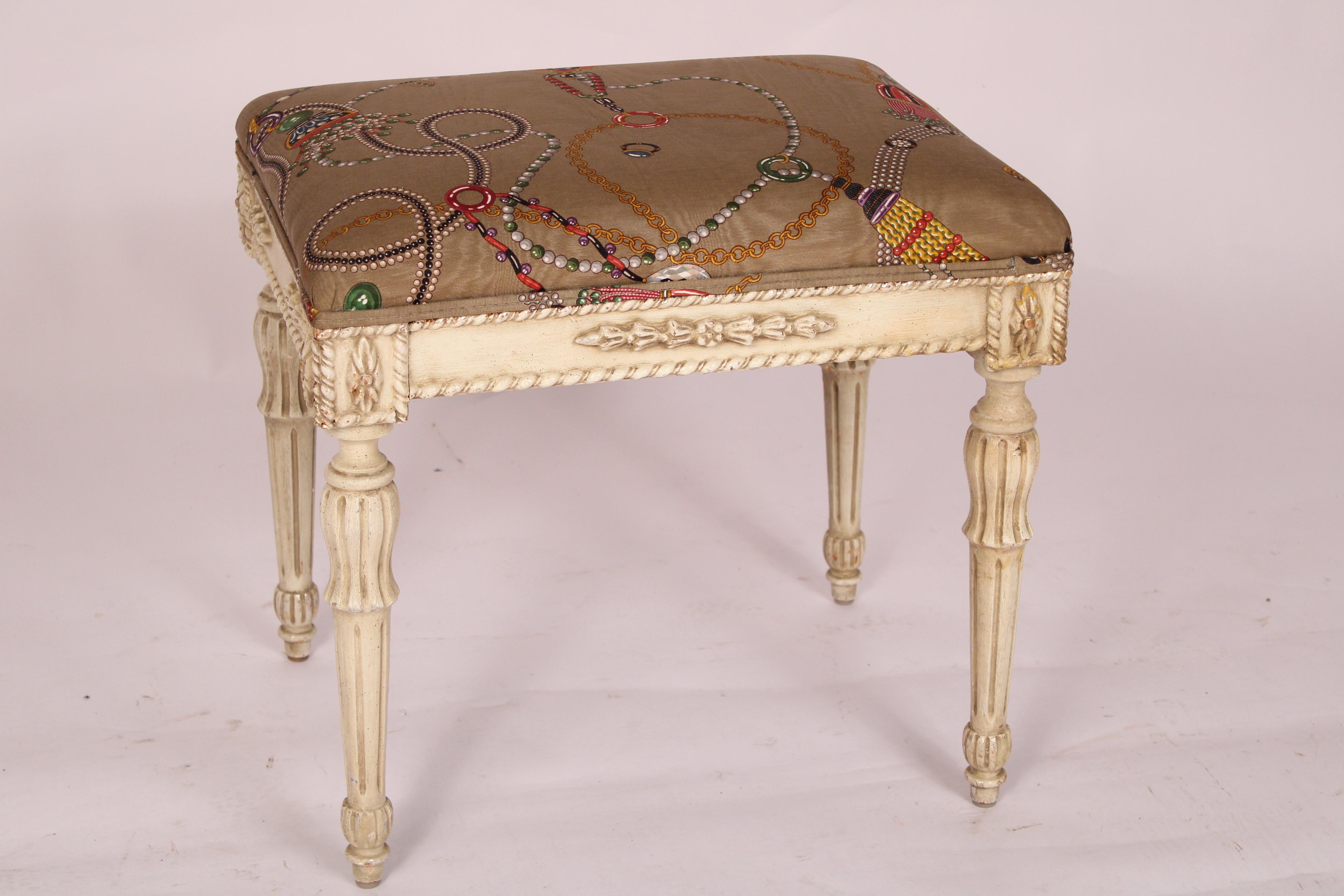 Paire de bancs peints de style Louis XVI Bon état - En vente à Laguna Beach, CA
