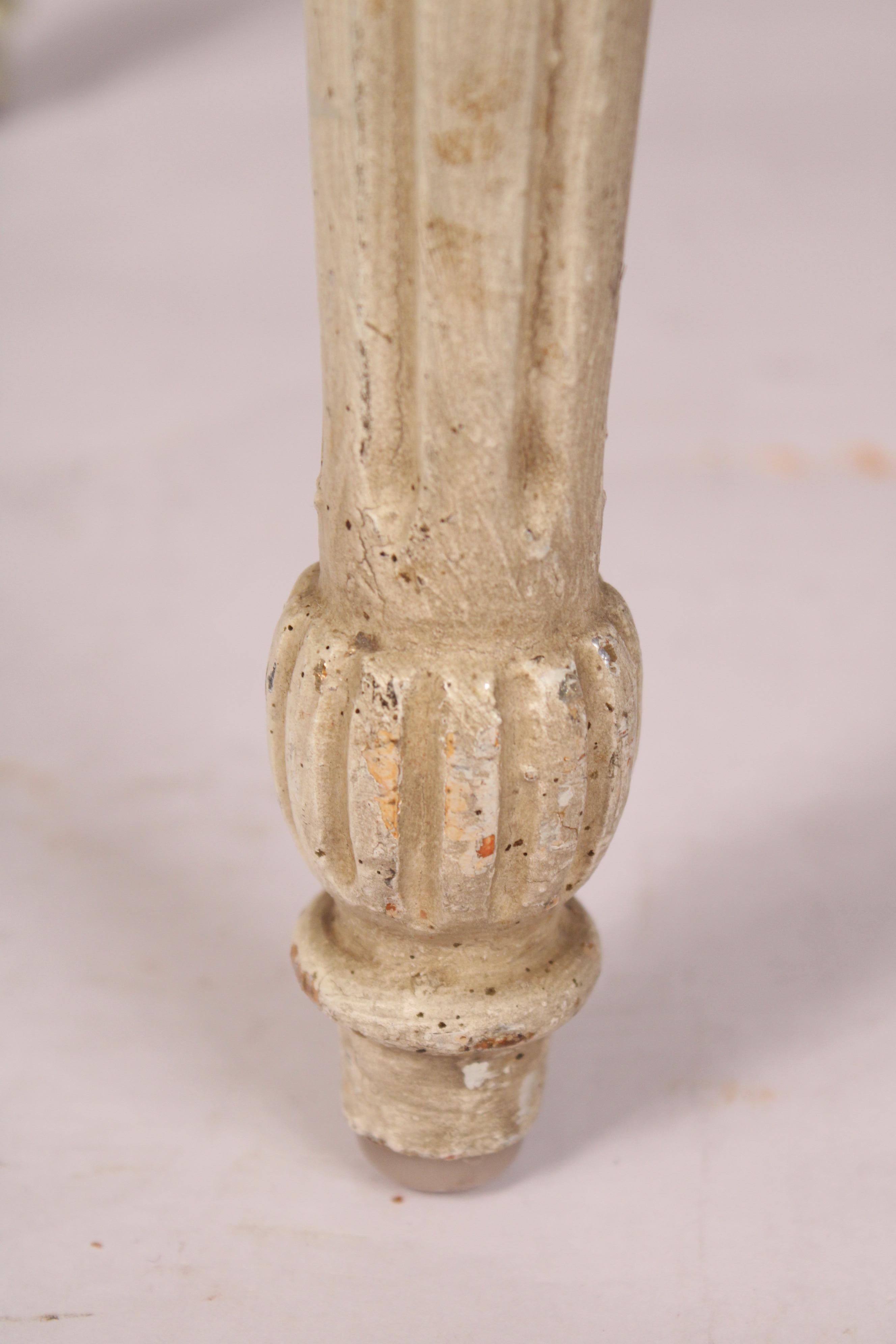 Paire de bancs peints de style Louis XVI en vente 3