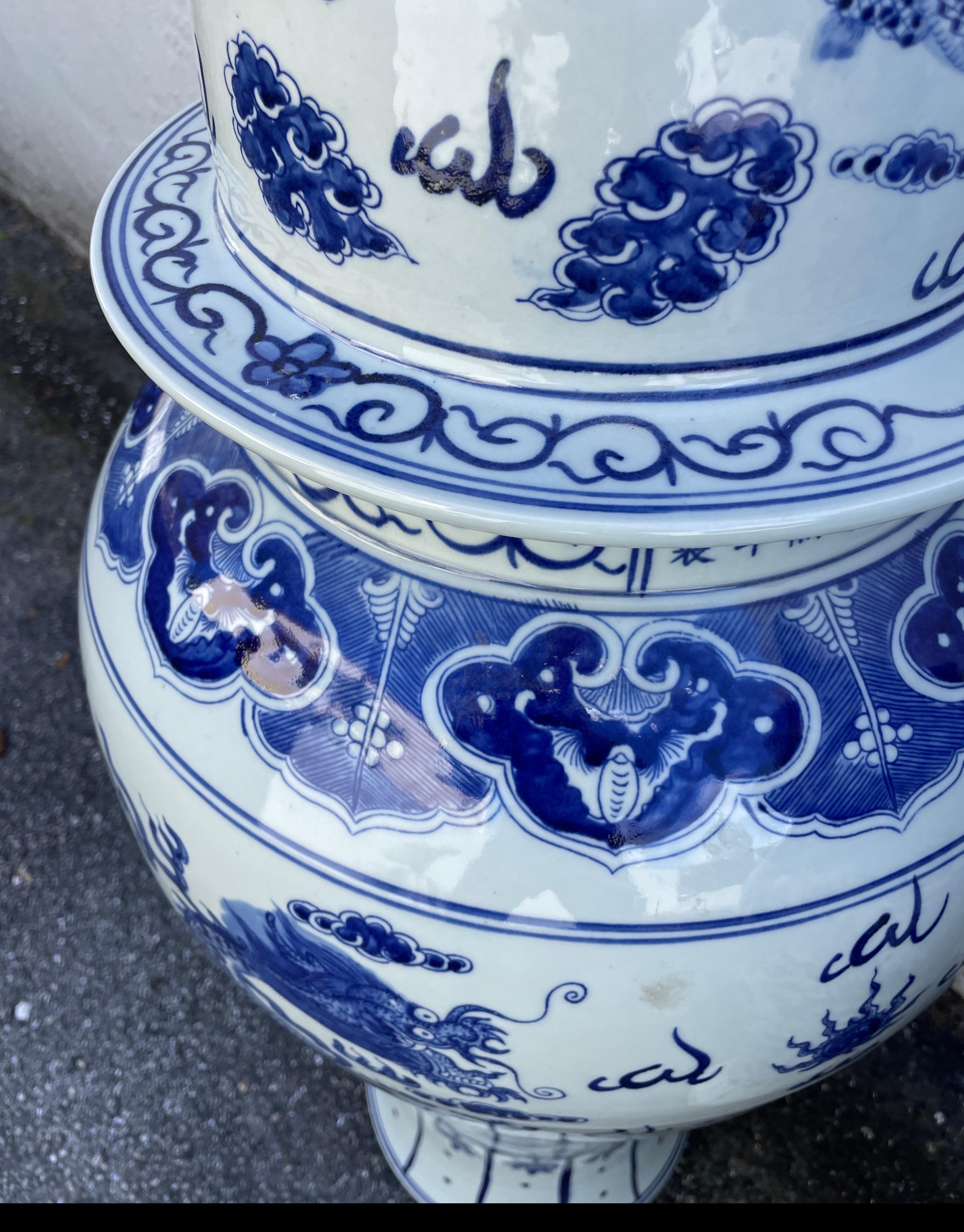 Céramique Paire de pots à gingembre bleus et blancs chinois avec couvercles en forme de chien Foo