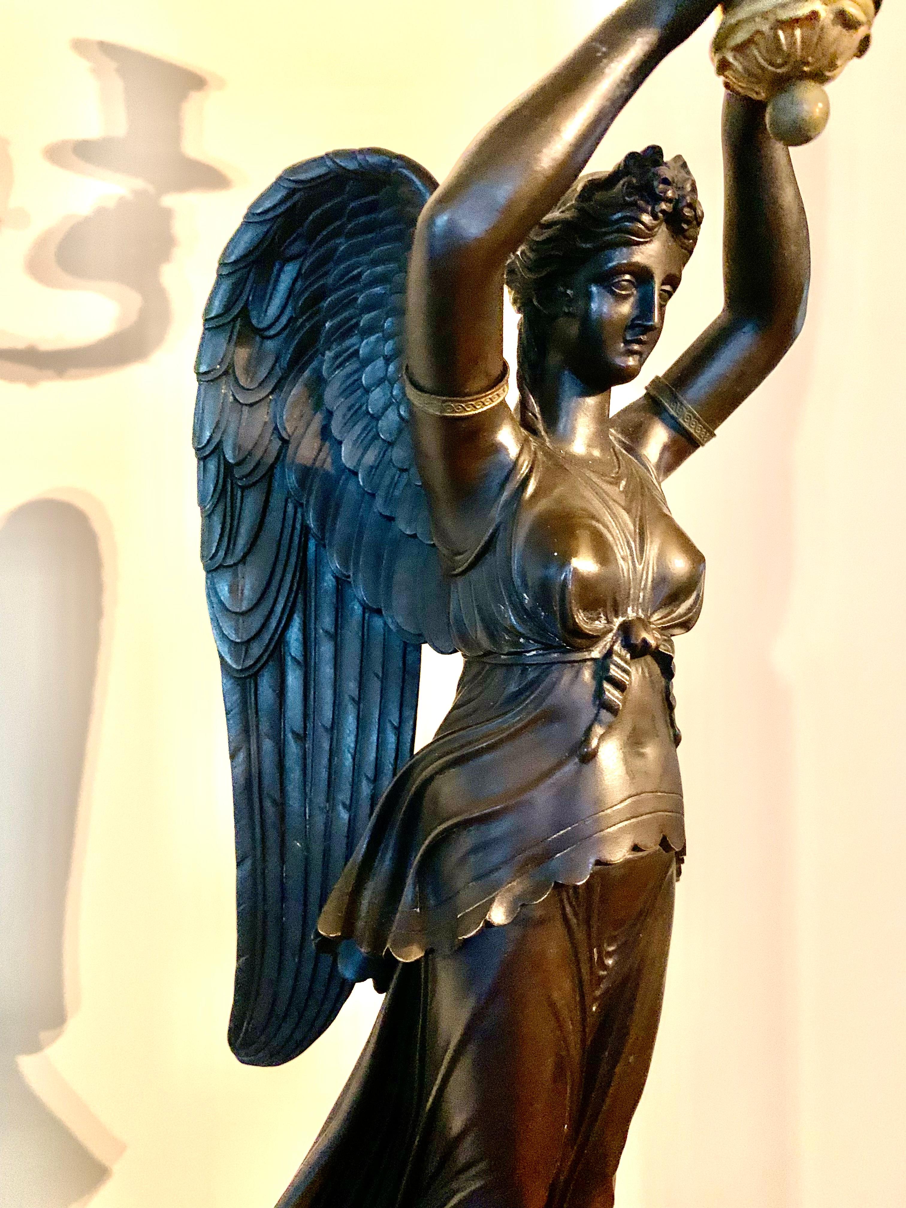 Néoclassique Paire de candélabres en bronze figuratif de style Premier Empire signés Rabiat, 1805 en vente