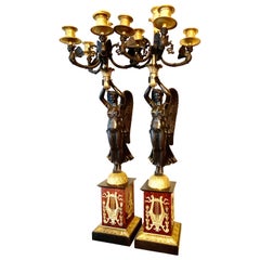 Coppia di candelabri in bronzo figurati di dimensioni da palazzo del Primo Impero firmati Rabiat, 1805