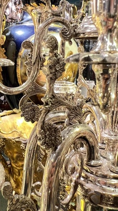 Coppia di candelabri a 18 luci in argento persiano d'epoca di dimensioni da palazzo