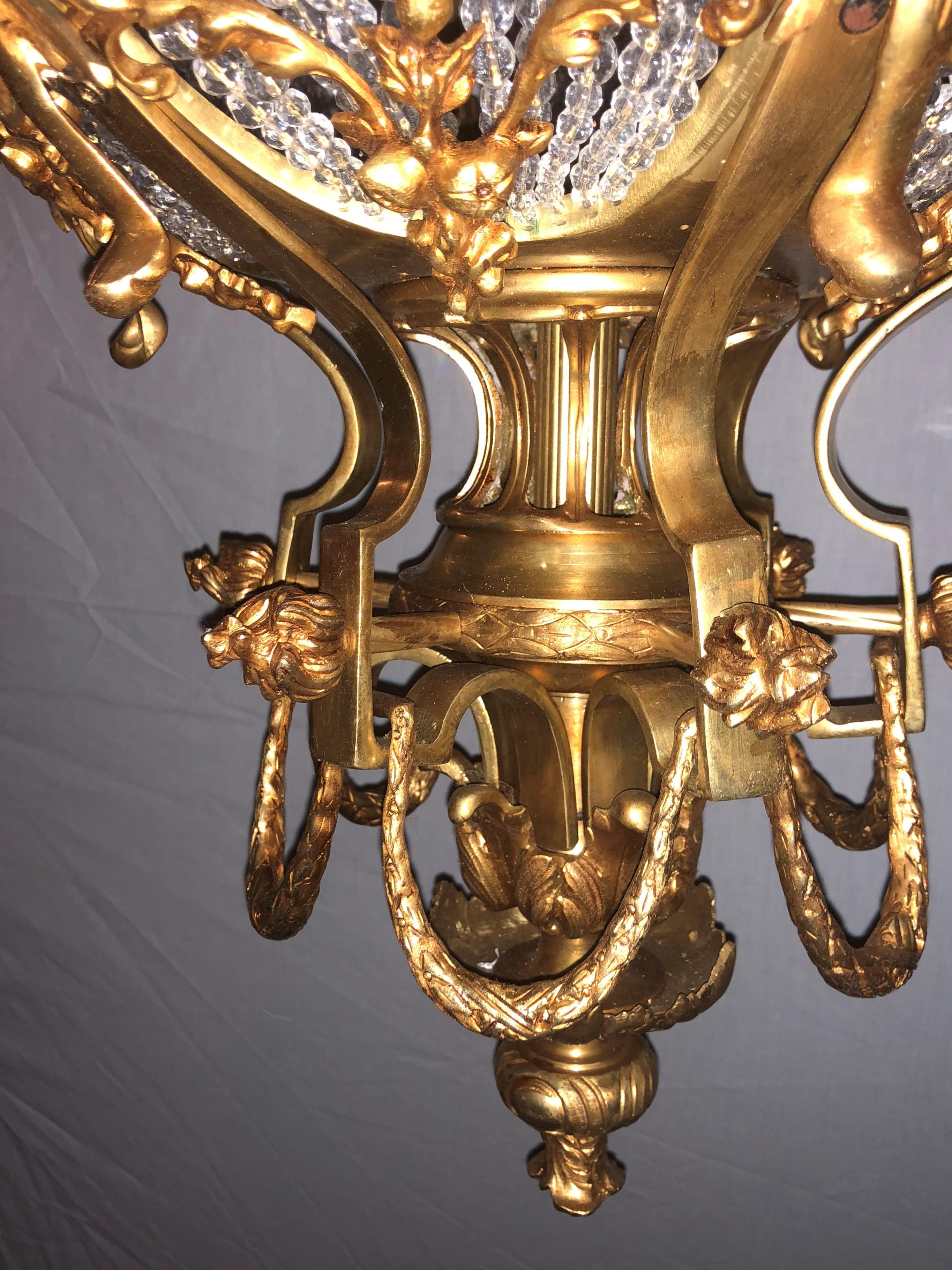 Paire de lustres palatiaux à boules circulaires en bronze doré et perles de cristal en vente 6
