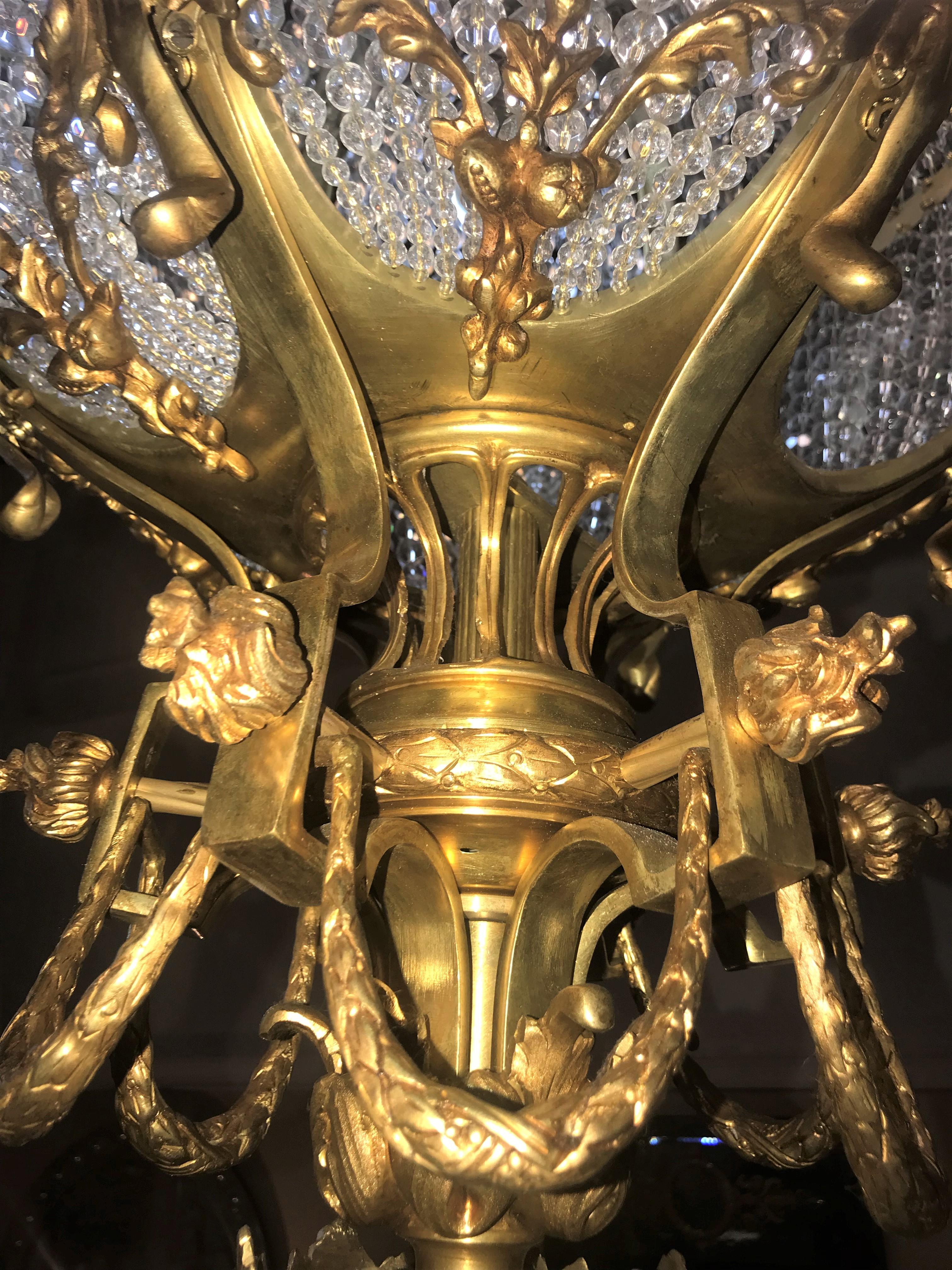 Coppia di lampadari a sfera circolari in cristallo Doré di Palatial Bronze in vendita 13