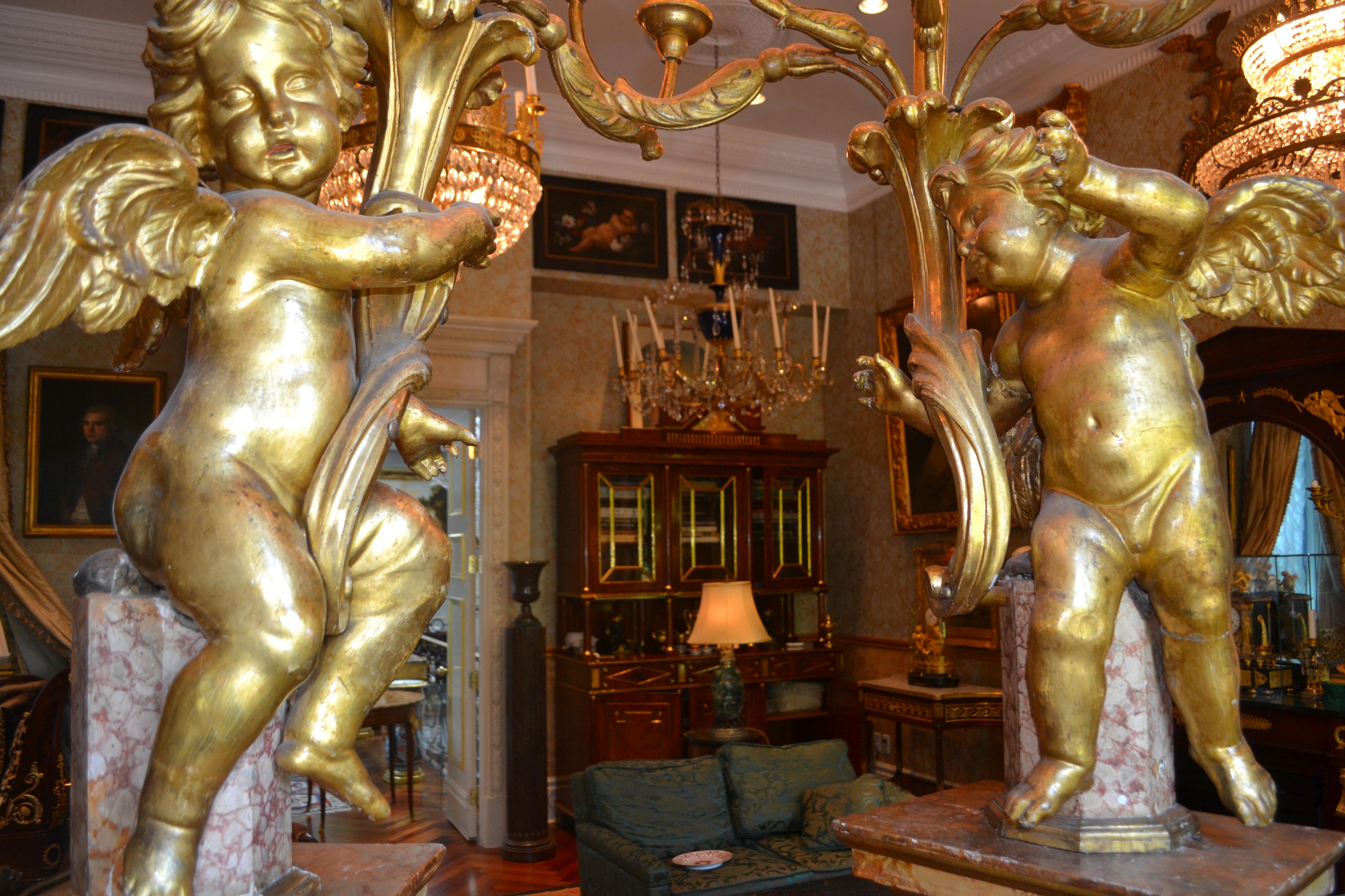 Paire de torchères chérubins en bois doré rococo à 5 lumières, de style palatial, 18ème siècle en vente 12