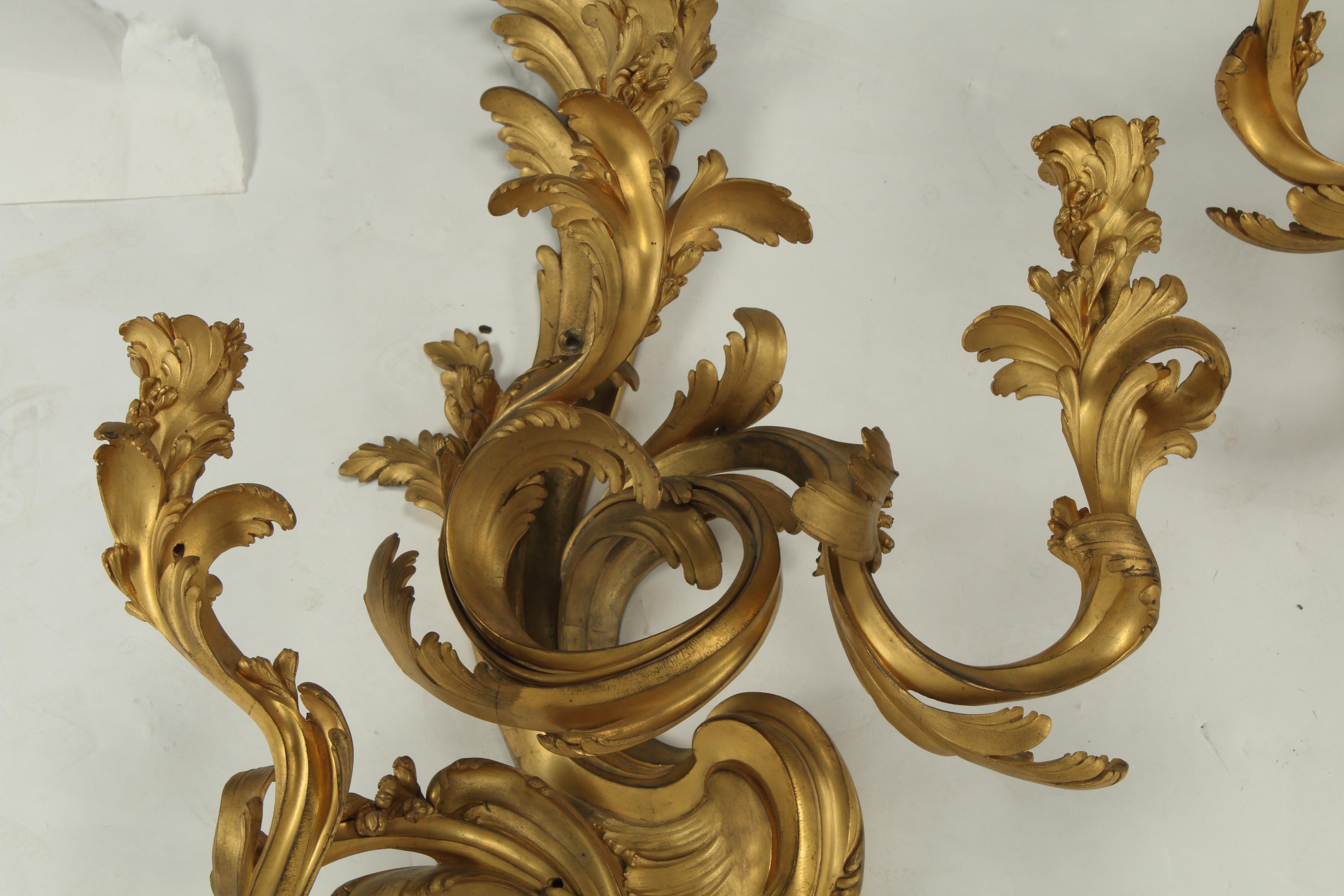 Bronzo Coppia di sconsigliere in bronzo ormolato in stile Luigi XV, XIX secolo in vendita
