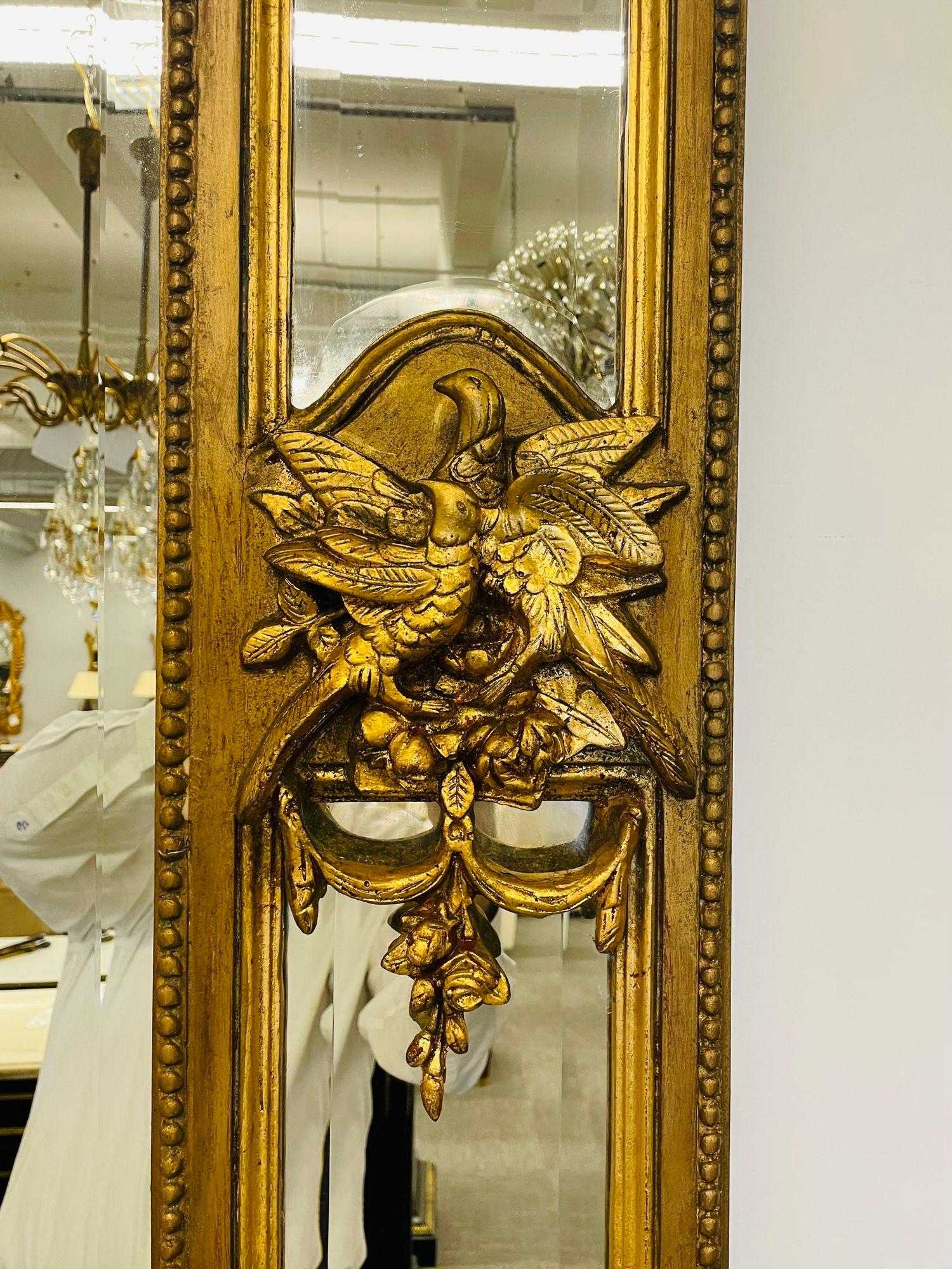 Paire de Miroirs Palatial en Bois Doré Louis XVI Sculptés à la Main, Porte / Console / Porte Mural en vente 5