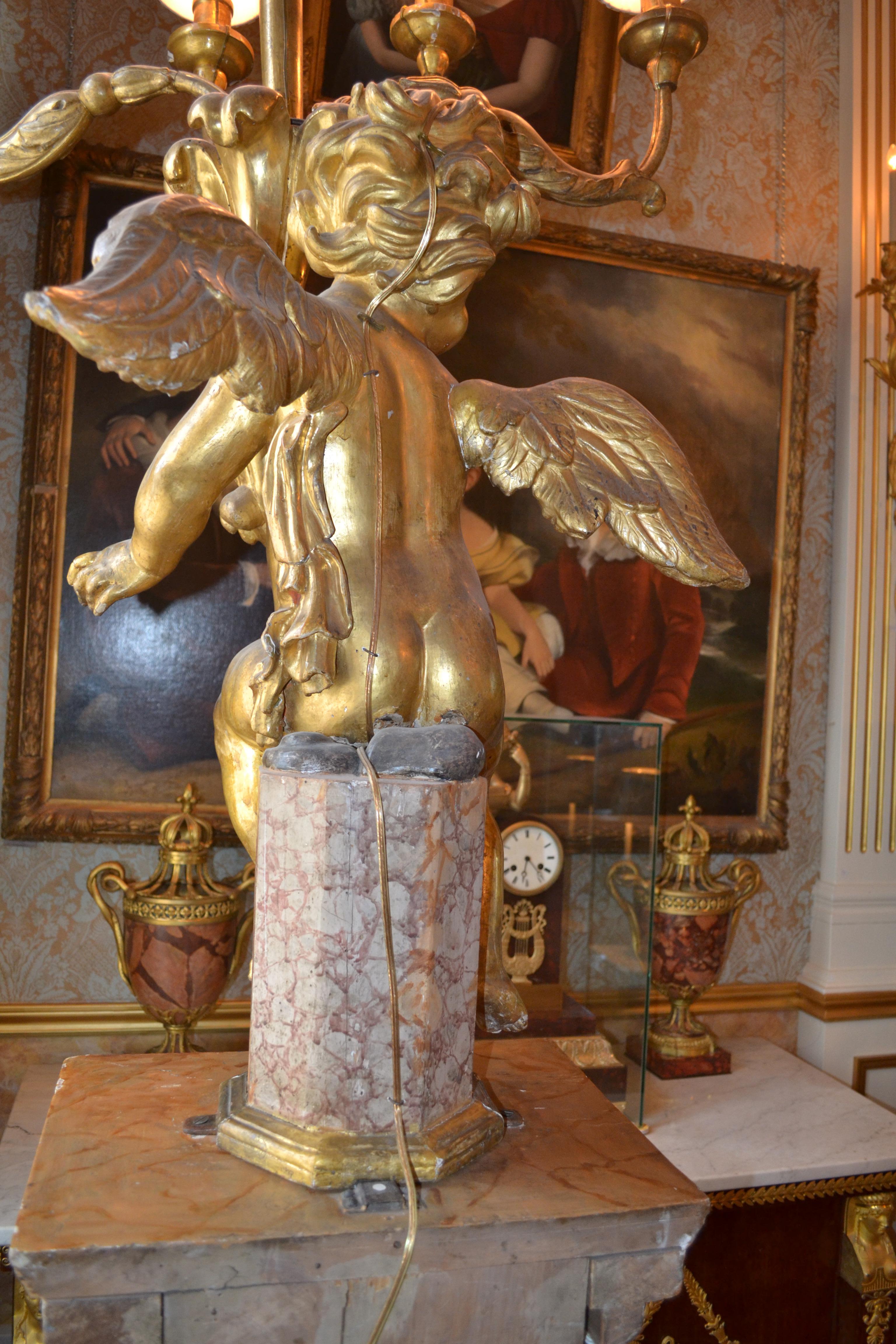 Paire de torchères chérubins en bois doré rococo à 5 lumières, de style palatial, 18ème siècle en vente 6