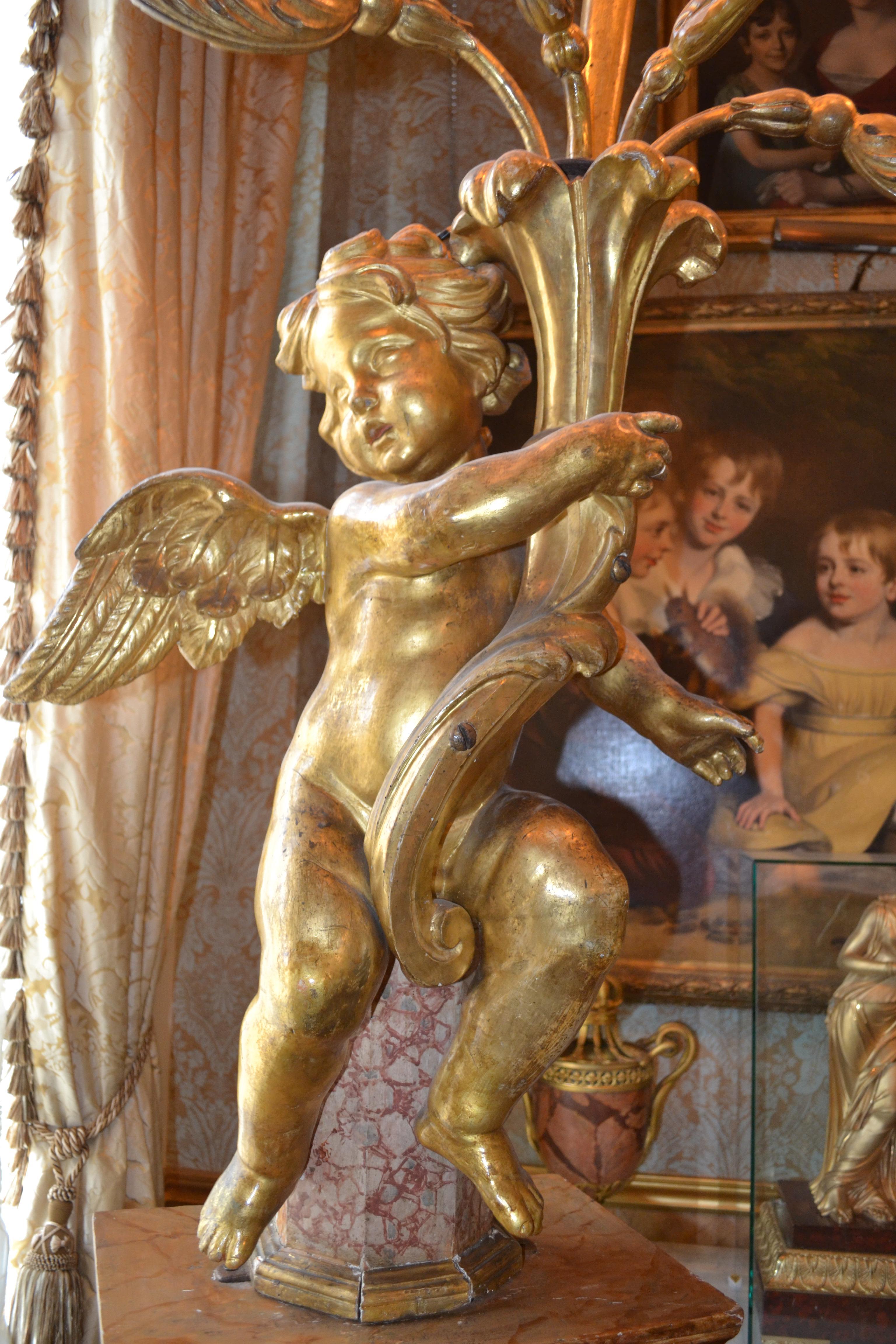 Paire de torchères chérubins en bois doré rococo à 5 lumières, de style palatial, 18ème siècle en vente 7