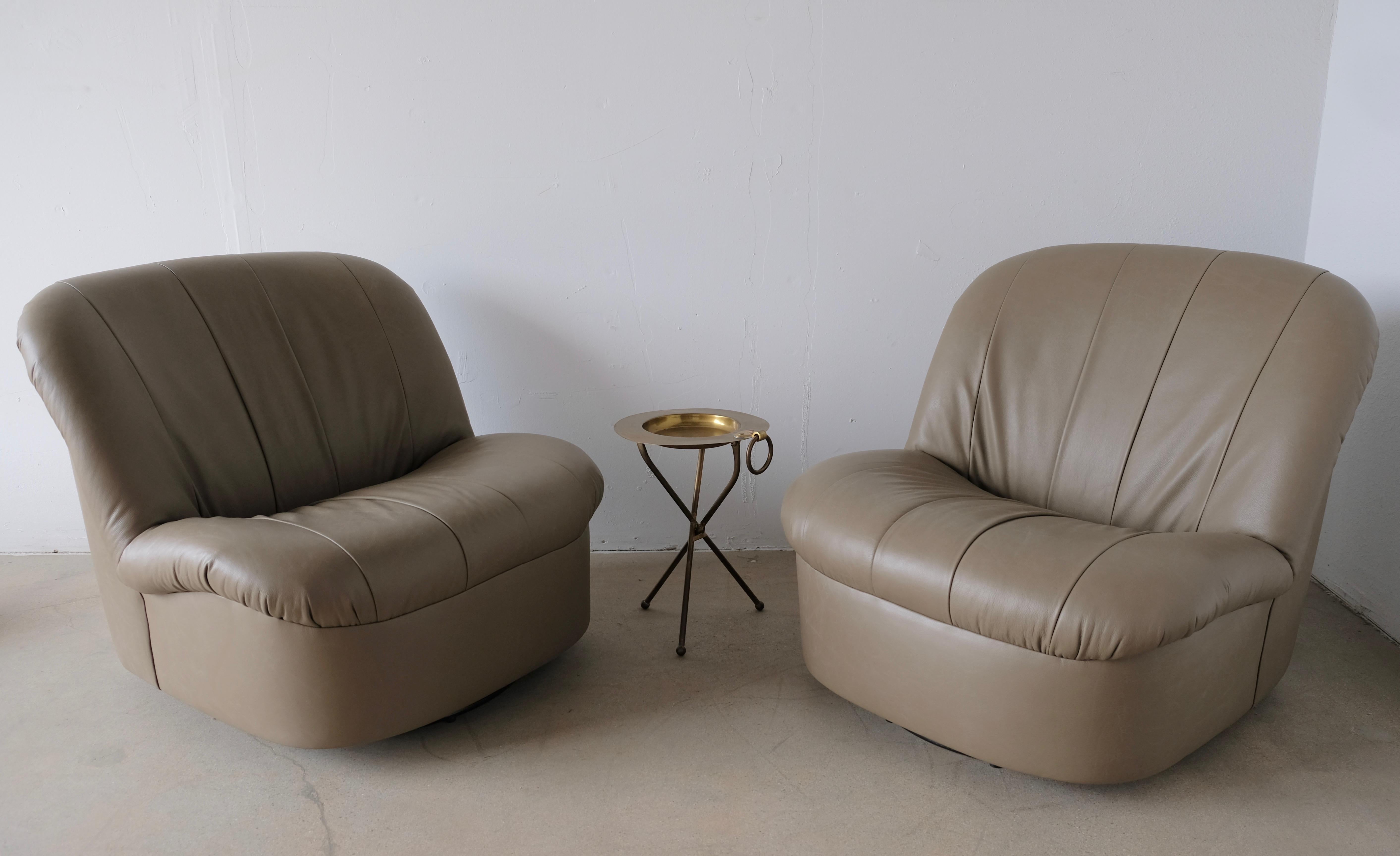 Pair of Pale Olive Green Leather Low 1970s Swivel Slipper Lounge Chairs 12