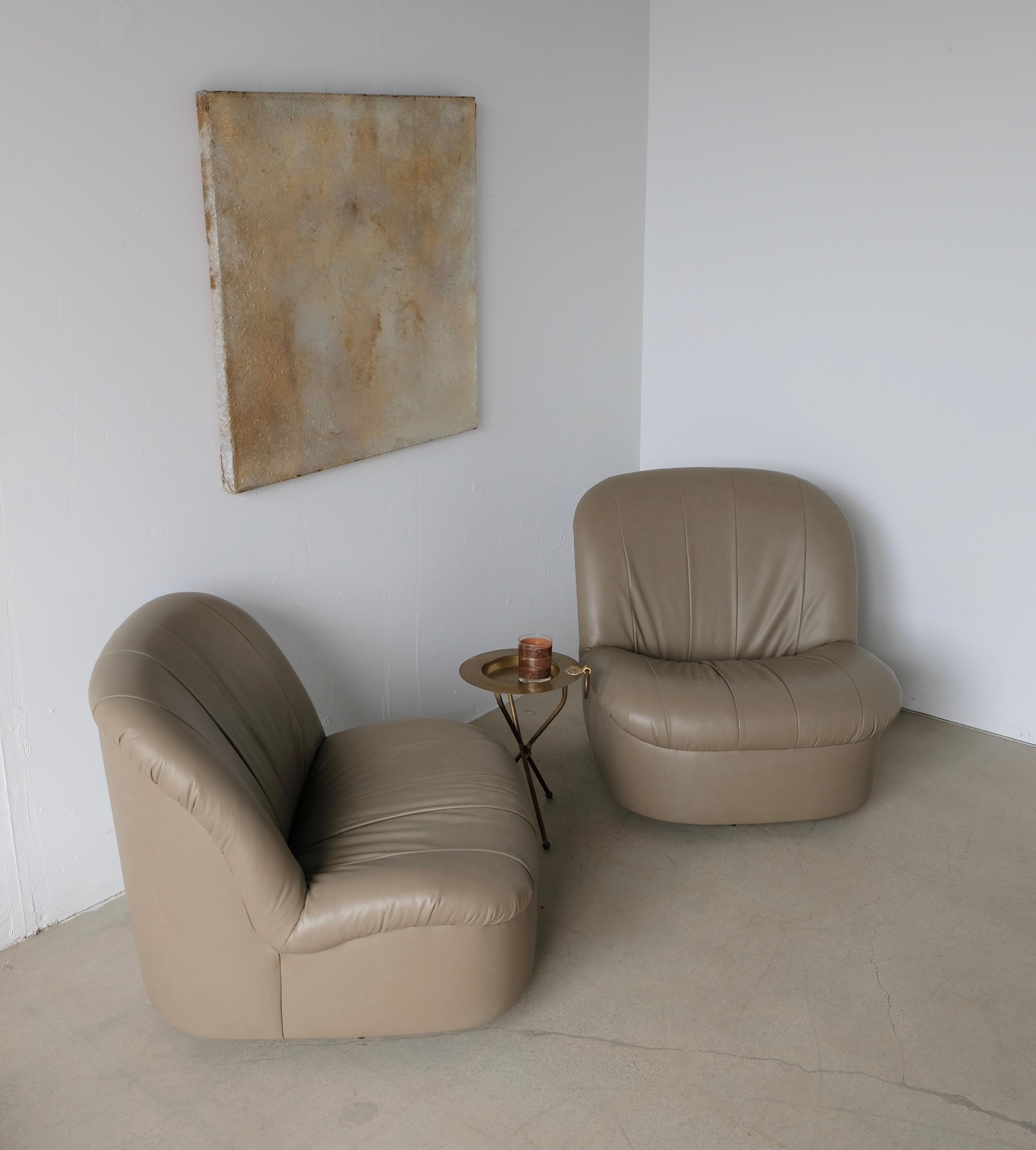 Pair of Pale Olive Green Leather Low 1970s Swivel Slipper Lounge Chairs 14