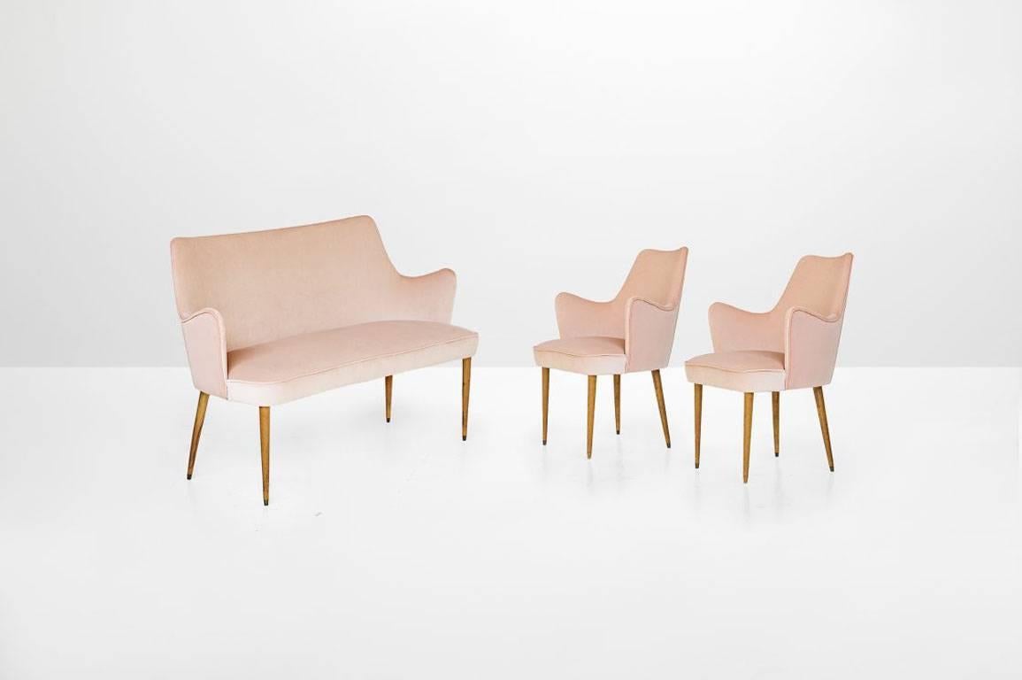 Mid-Century Modern Pair of Pale Pink Italian Armchairs Part of Set Model “P-35” by Osvaldo Borsani For Sale